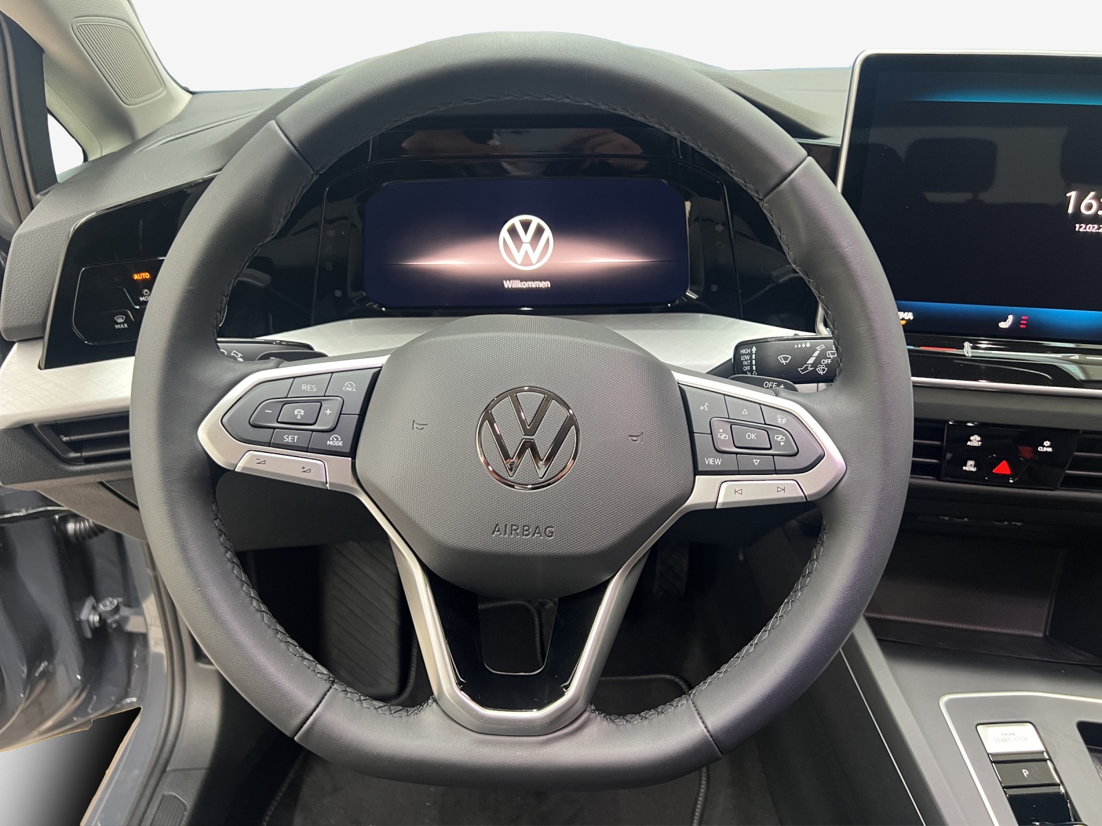 VW Golf 1.5 e TSI mHEV Basis DSG-image-9