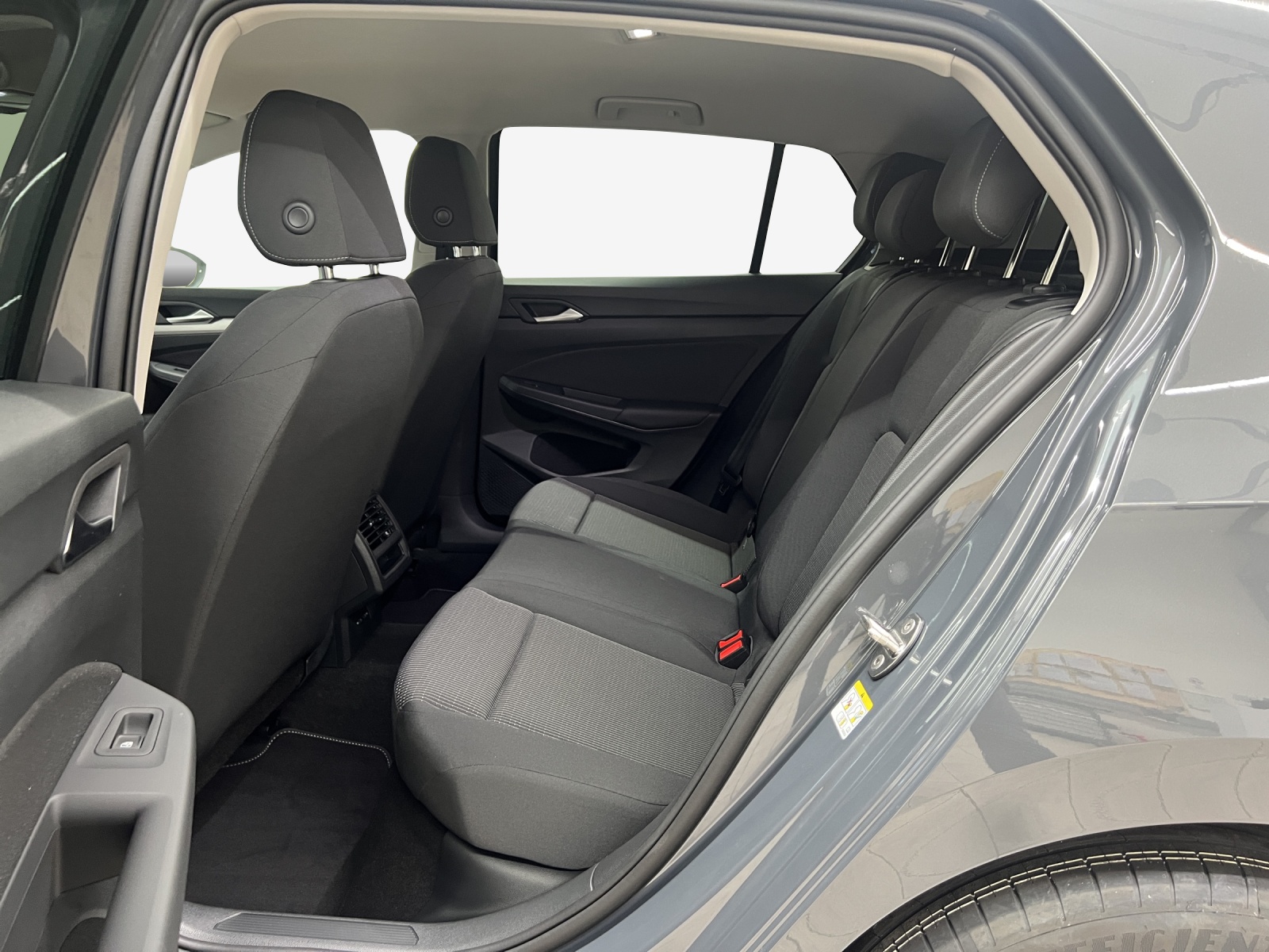 VW Golf 1.5 e TSI mHEV Basis DSG-image-11