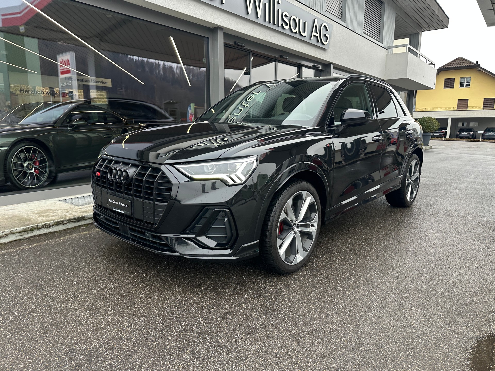 AUDI Q3 35 TFSI S line S-tronic-image-2
