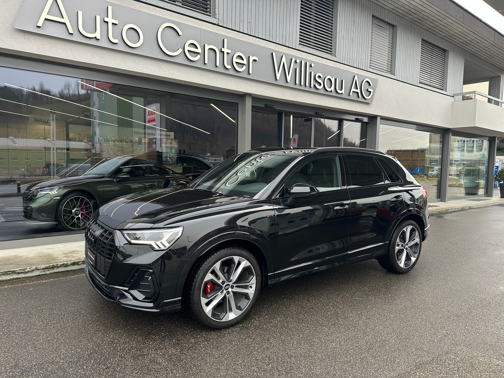 AUDI Q3 35 TFSI S line S-tronic-image-0