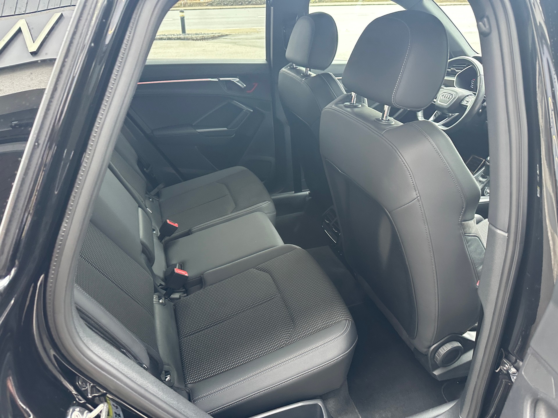 AUDI Q3 35 TFSI S line S-tronic-image-7