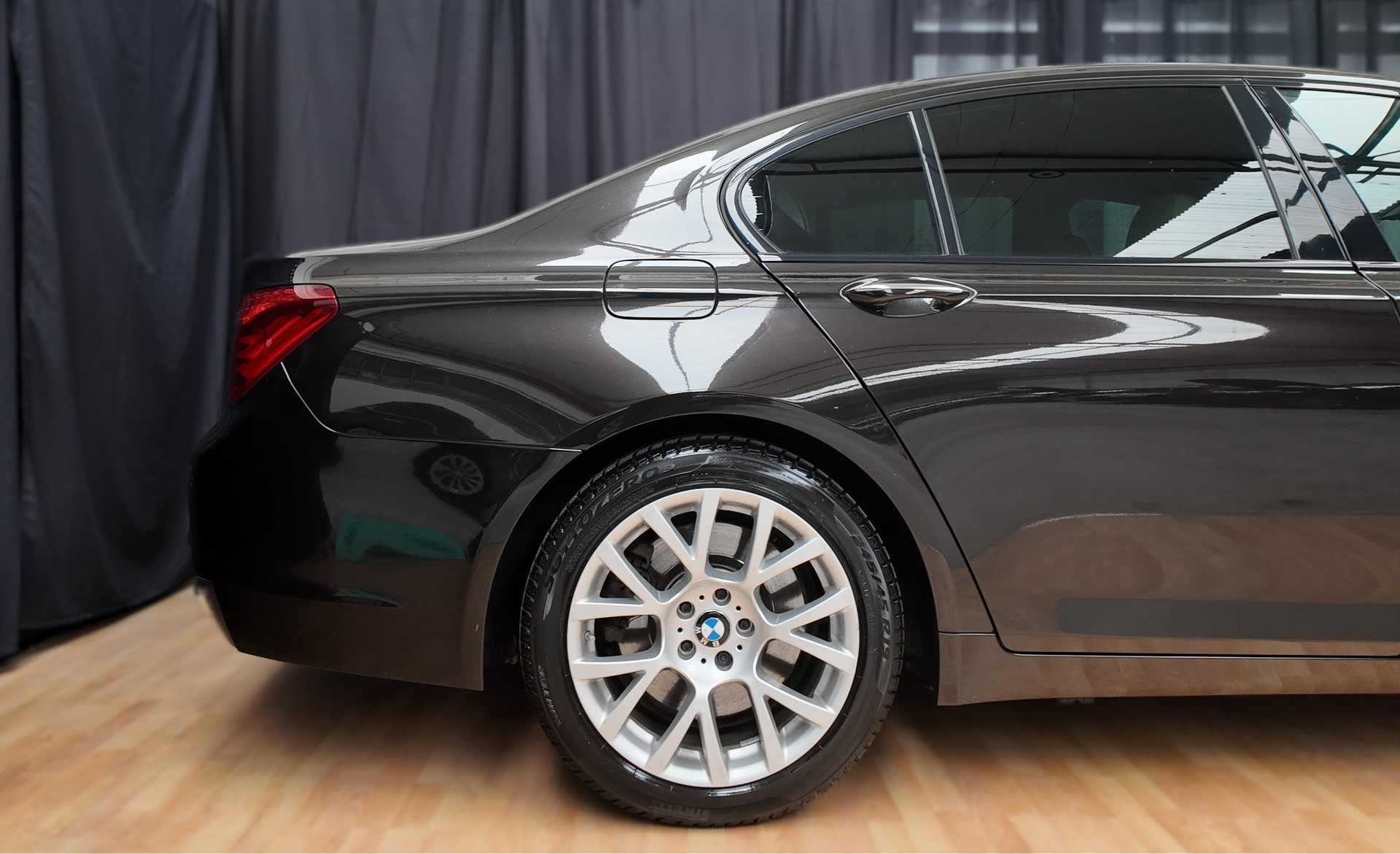 BMW 750i xDrive M-Sportpaket-image-4