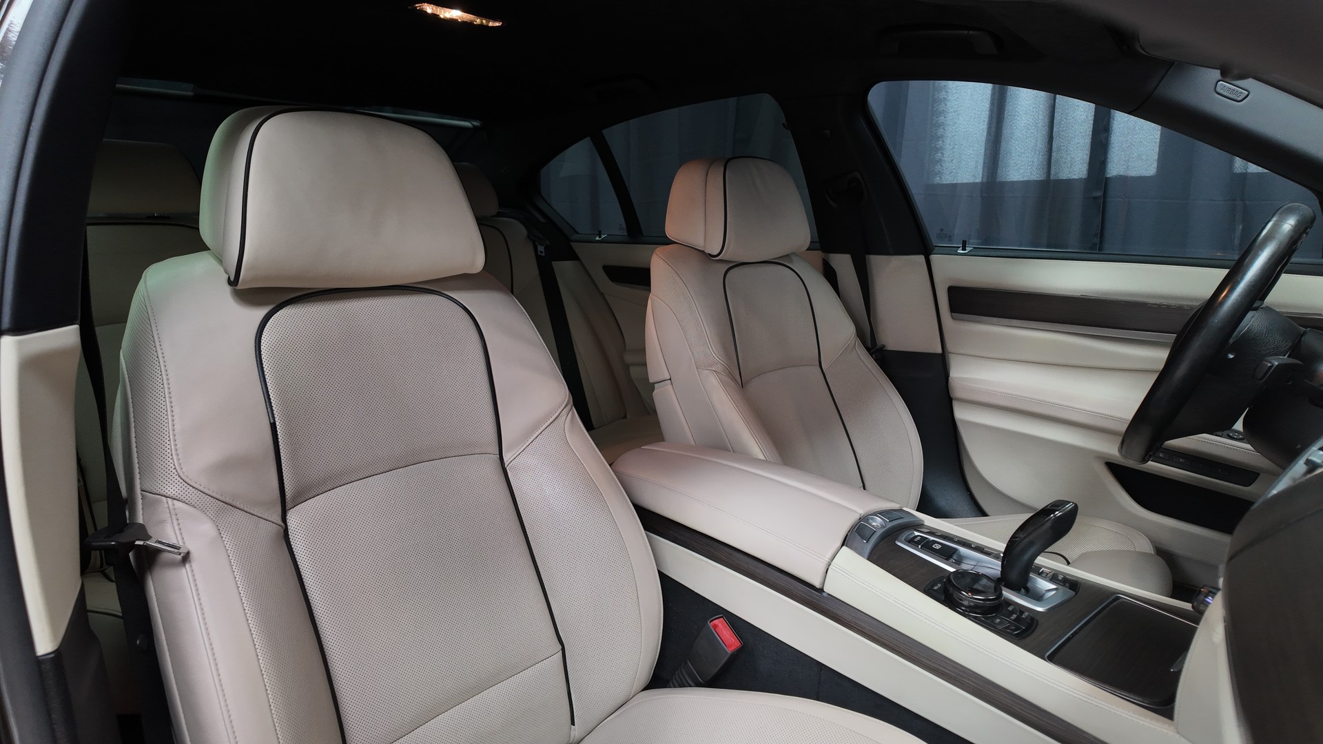 BMW 750i xDrive M-Sportpaket-image-5