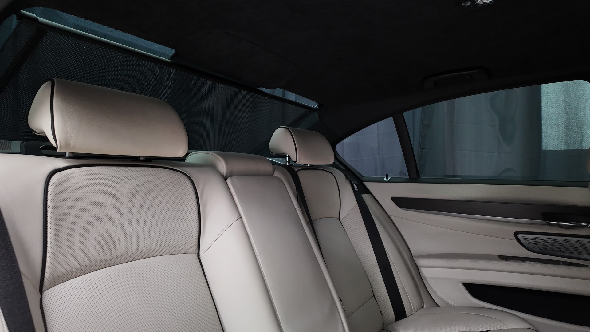 BMW 750i xDrive M-Sportpaket-image-8