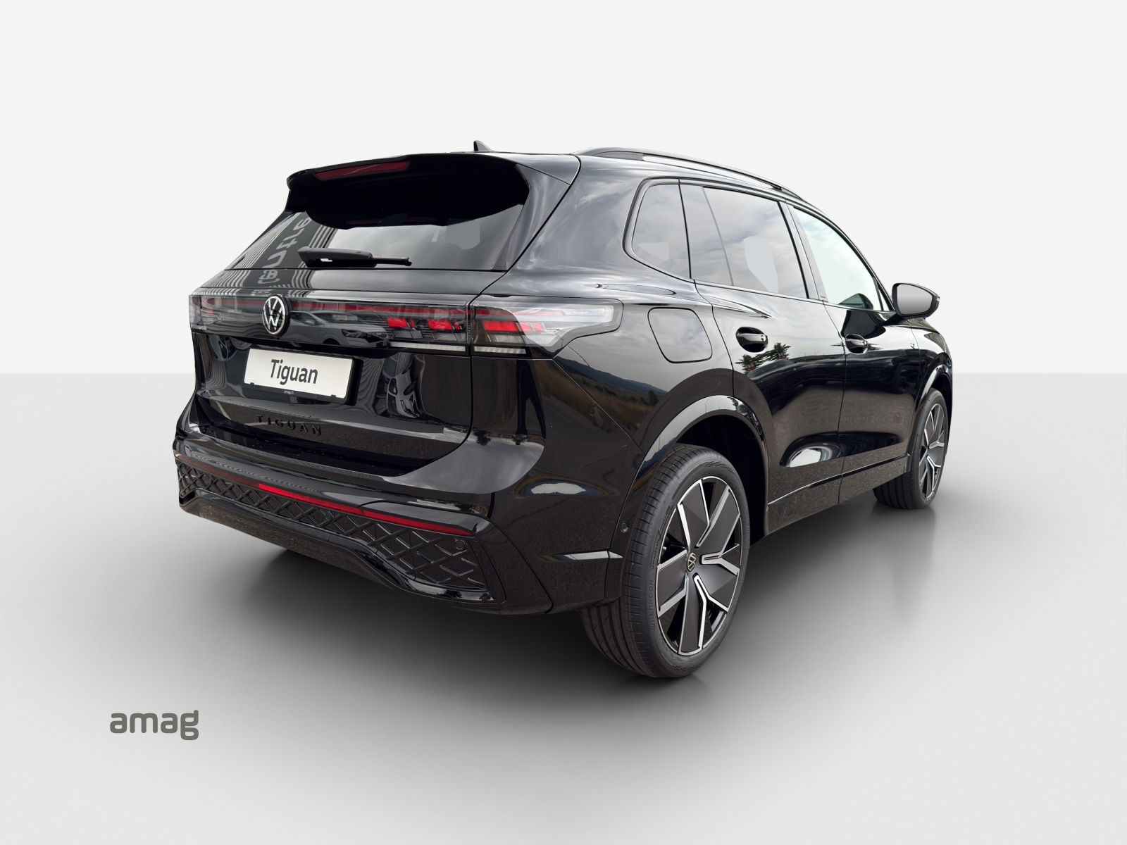 VW Tiguan 2.0 TDI SCR R-Line 4Motion DSG-image-4