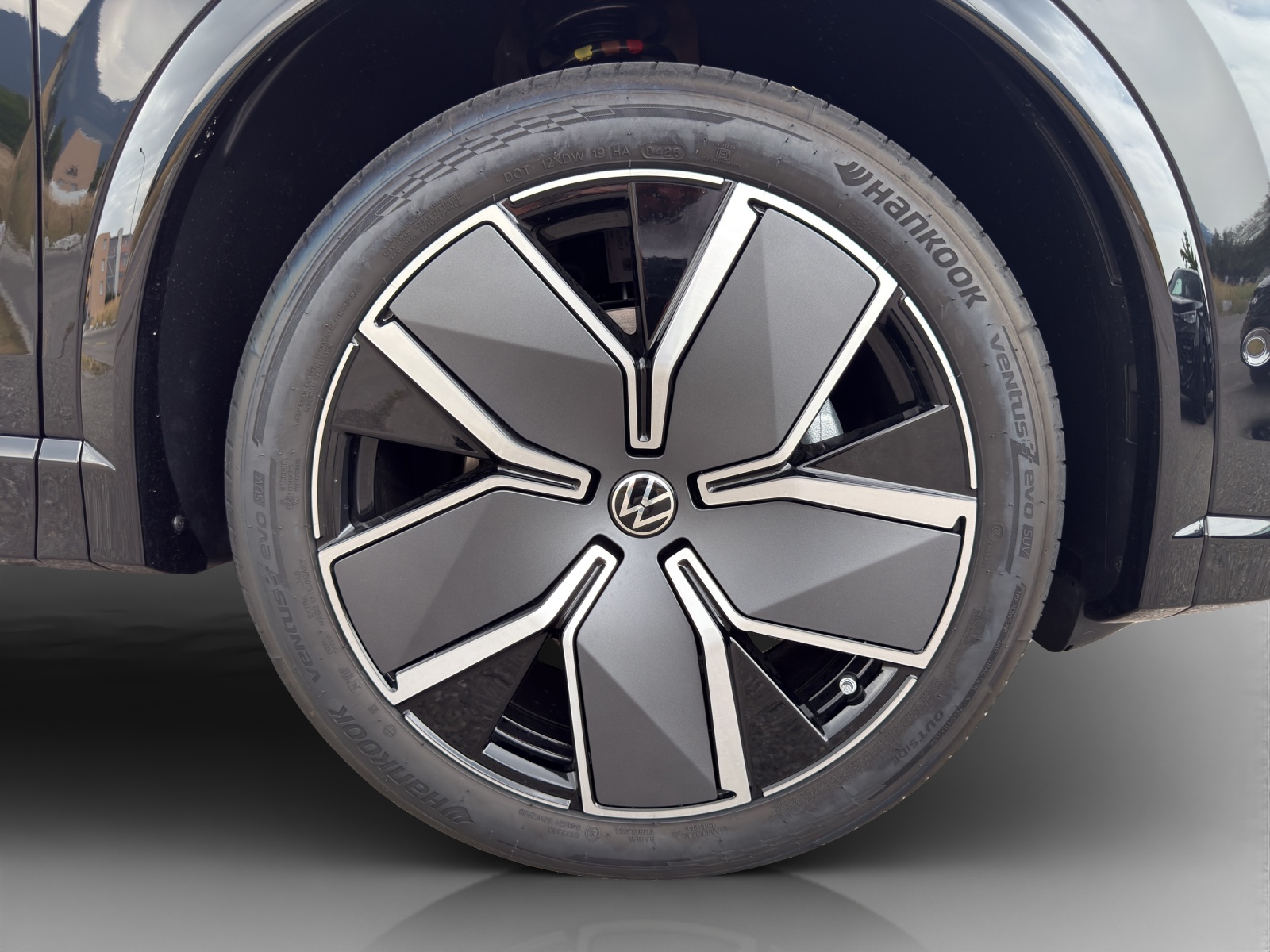 VW Tiguan 2.0 TDI SCR R-Line 4Motion DSG-image-14