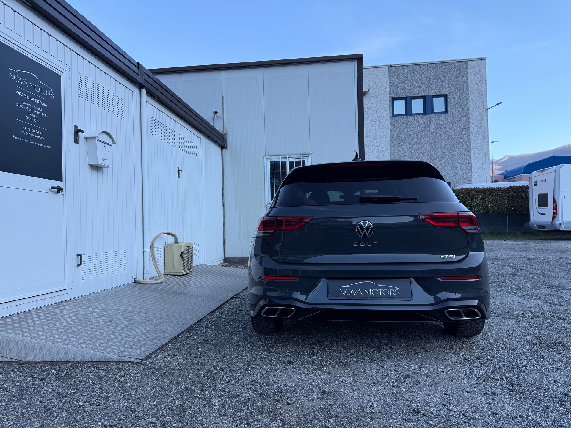VW Golf 1.5 eTSI mHEV ACT R-Line DSG-image-3