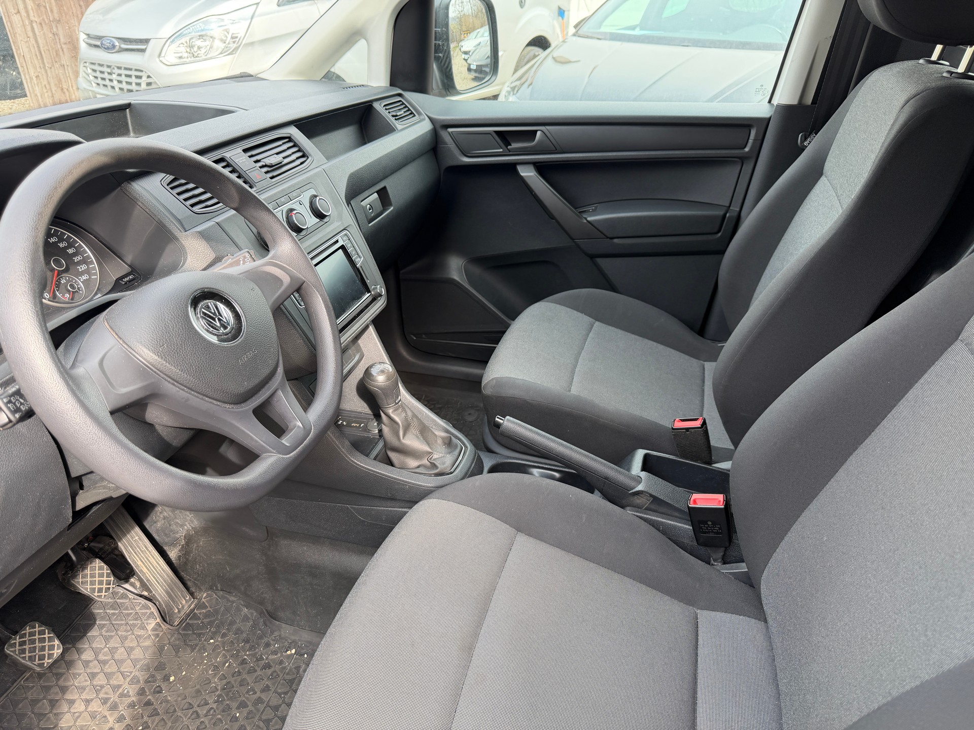 VW Caddy Maxi 2.0TDI Entry BlueMotion Technology-image-9