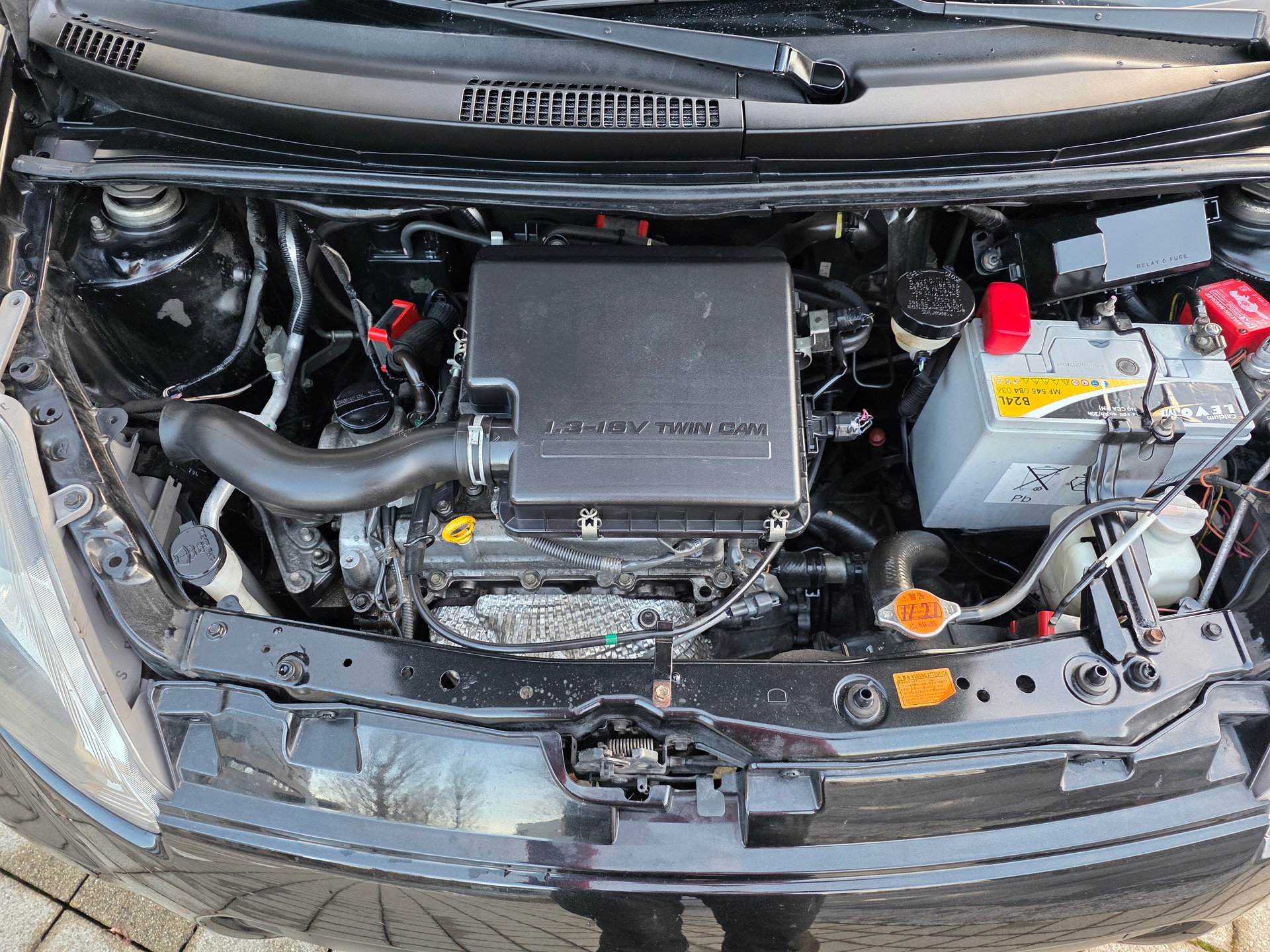 DAIHATSU Sirion 1.3 S eco-4WD Automatic-image-13