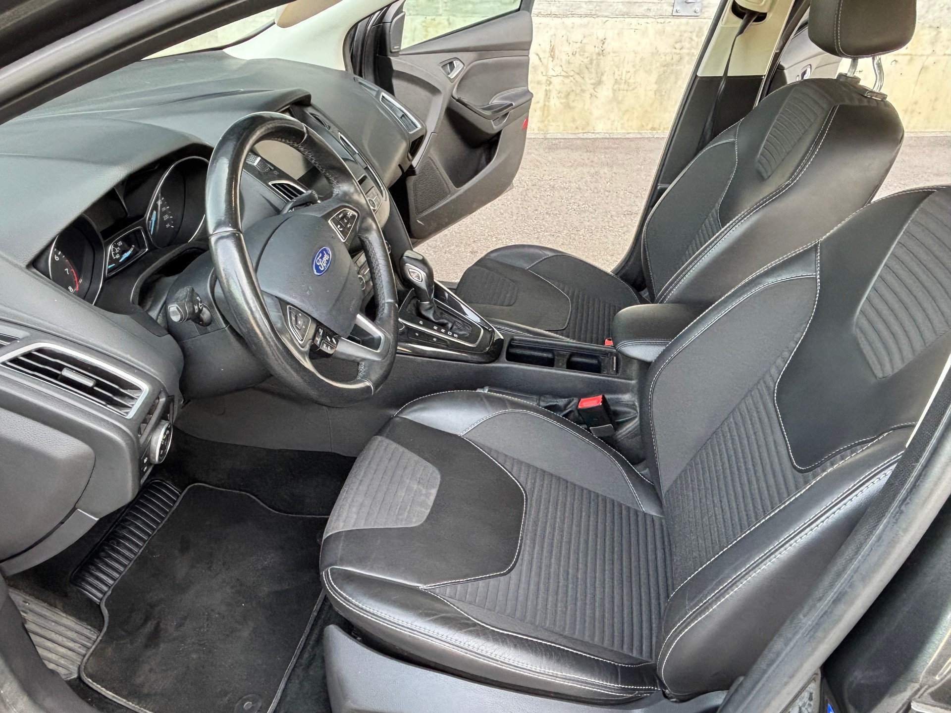 FORD Focus 1.5 SCTi Titanium X Automatic-image-11
