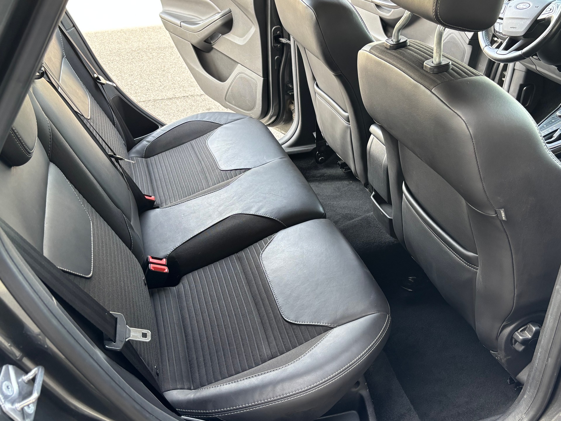 FORD Focus 1.5 SCTi Titanium X Automatic-image-7