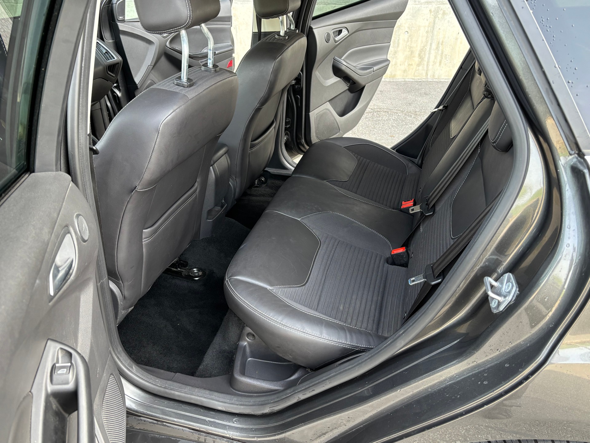 FORD Focus 1.5 SCTi Titanium X Automatic-image-9