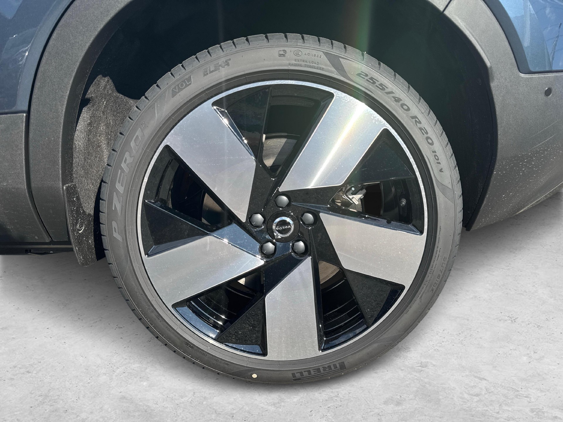 VOLVO EX40 Twin XCENTRIC Edition AWD-image-12