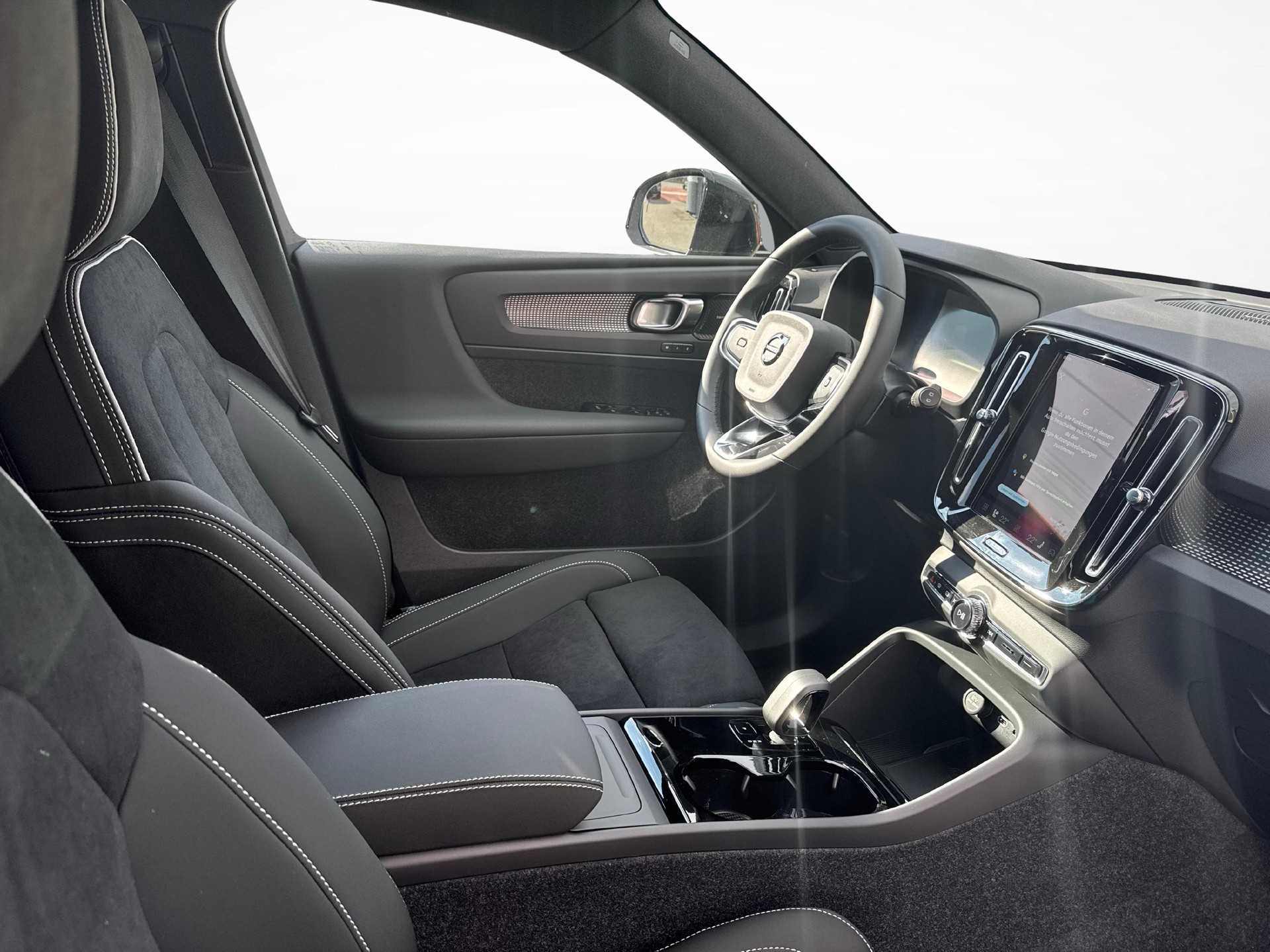 VOLVO EX40 Twin XCENTRIC Edition AWD-image-9