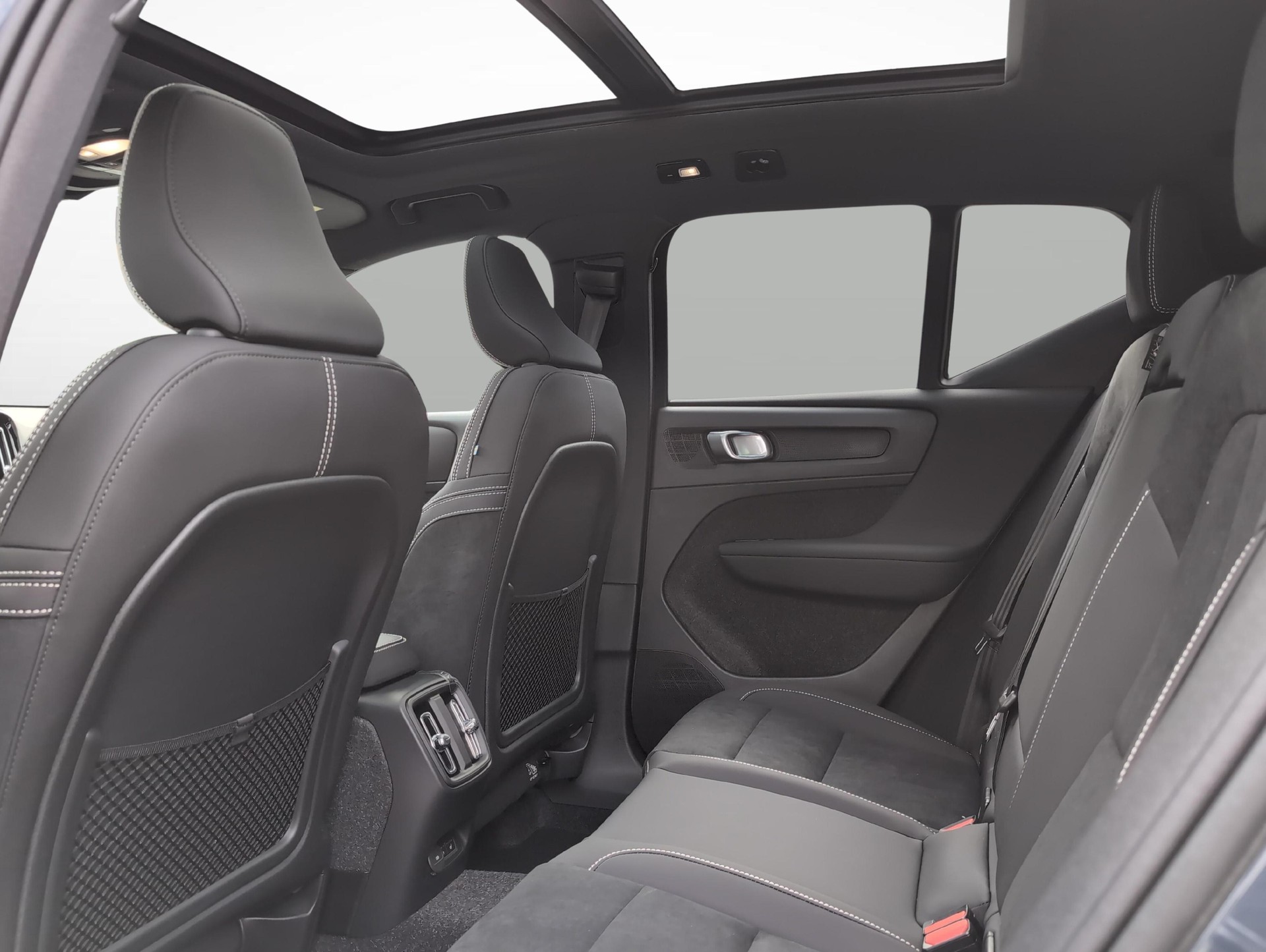 VOLVO EX40 Twin XCENTRIC Edition AWD-image-10