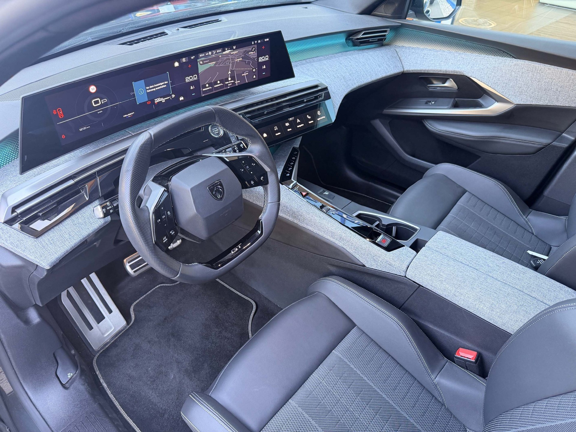 PEUGEOT 5008 1.2 Hybrid GT *5 Jahre Werksgarrantie*-image-13