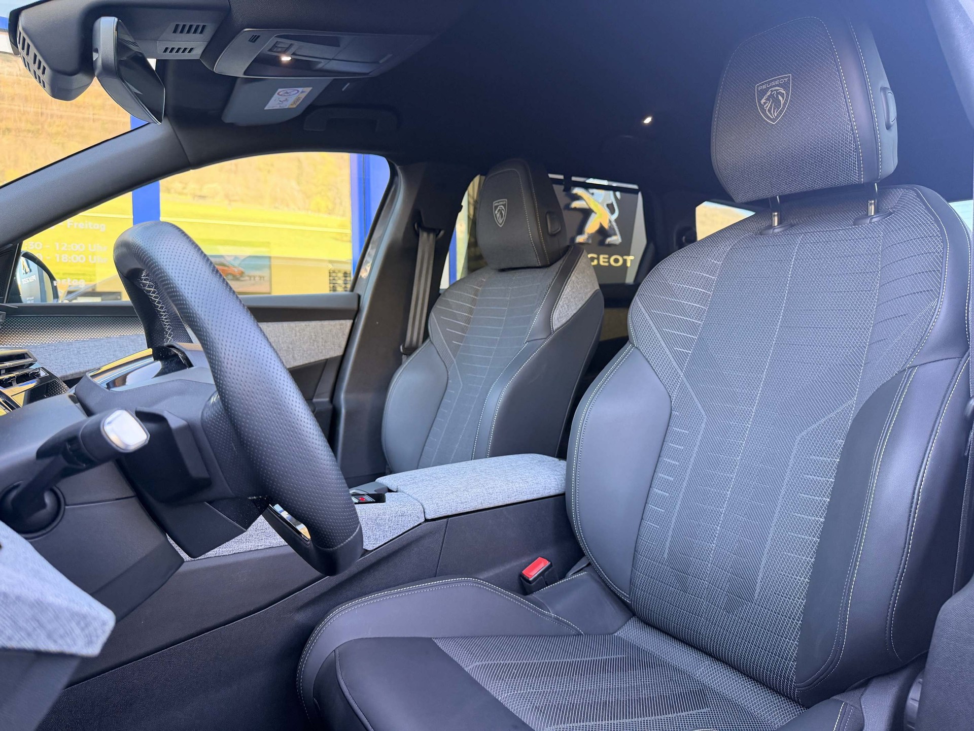 PEUGEOT 5008 1.2 Hybrid GT *5 Jahre Werksgarrantie*-image-14