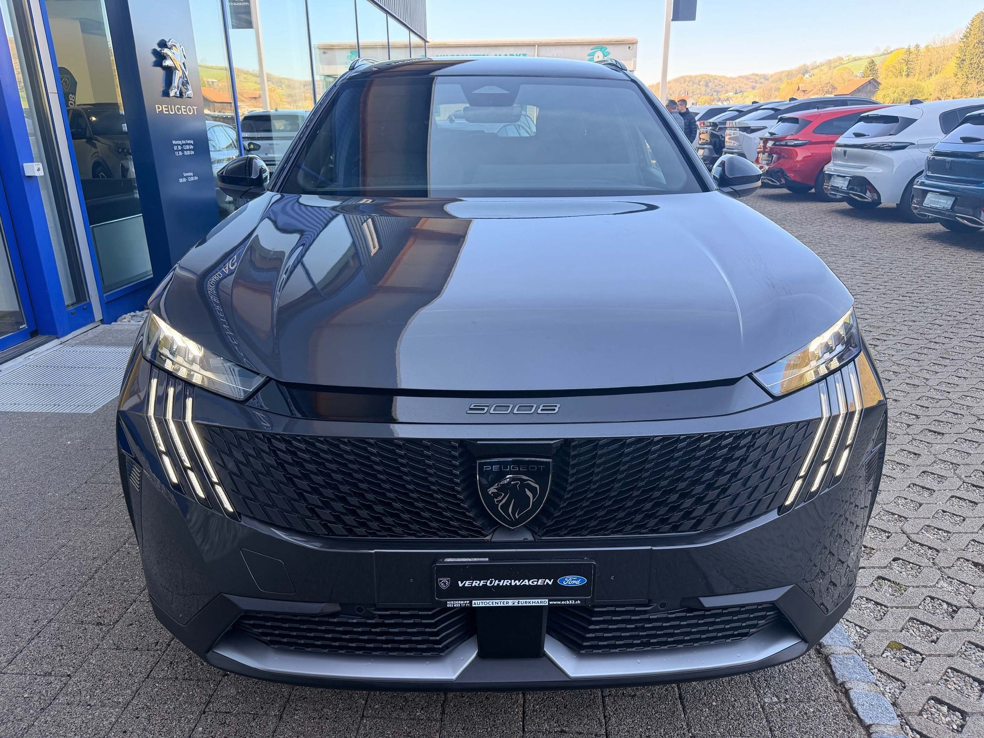 PEUGEOT 5008 1.2 Hybrid GT *5 Jahre Werksgarrantie*-image-2