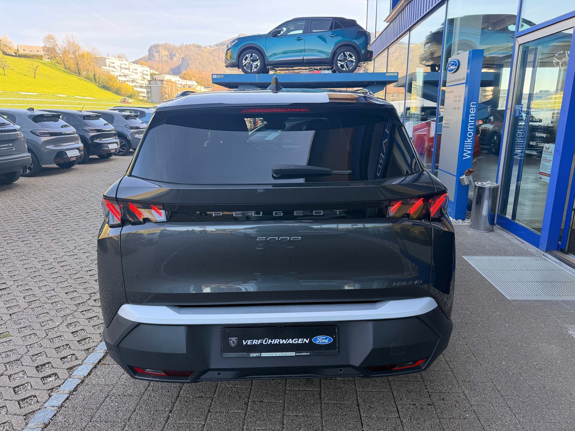 PEUGEOT 5008 1.2 Hybrid GT *5 Jahre Werksgarrantie*-image-5