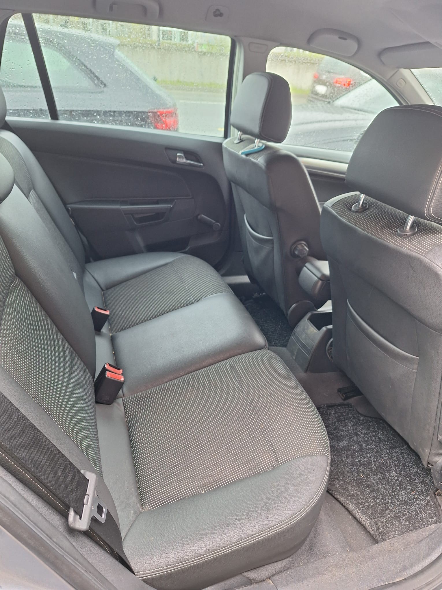 OPEL Astra Caravan 1.9 CDTi Enjoy-image-5