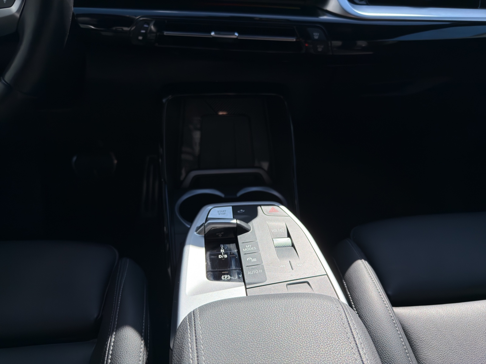 BMW iX1 xDrive 30 M Sport-image-16