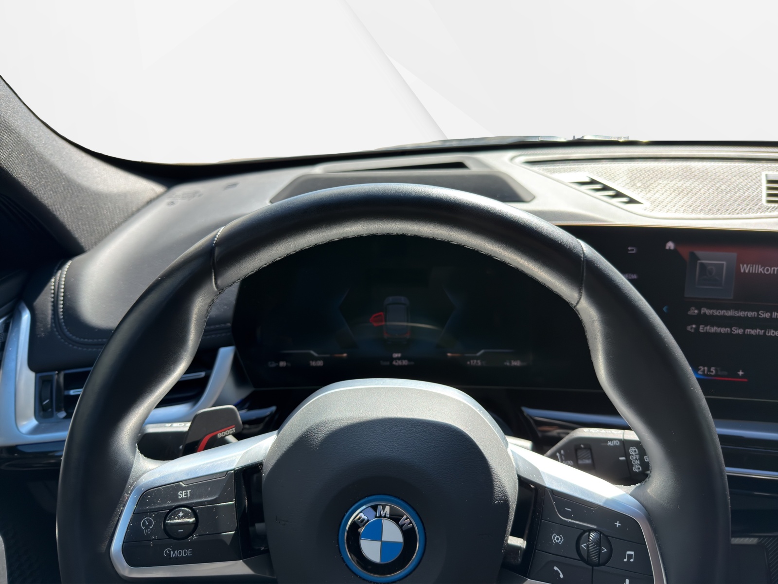 BMW iX1 xDrive 30 M Sport-image-15