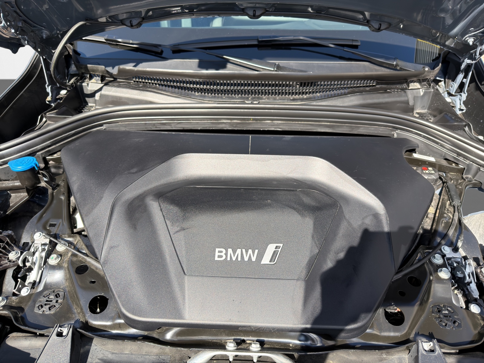 BMW iX1 xDrive 30 M Sport-image-10