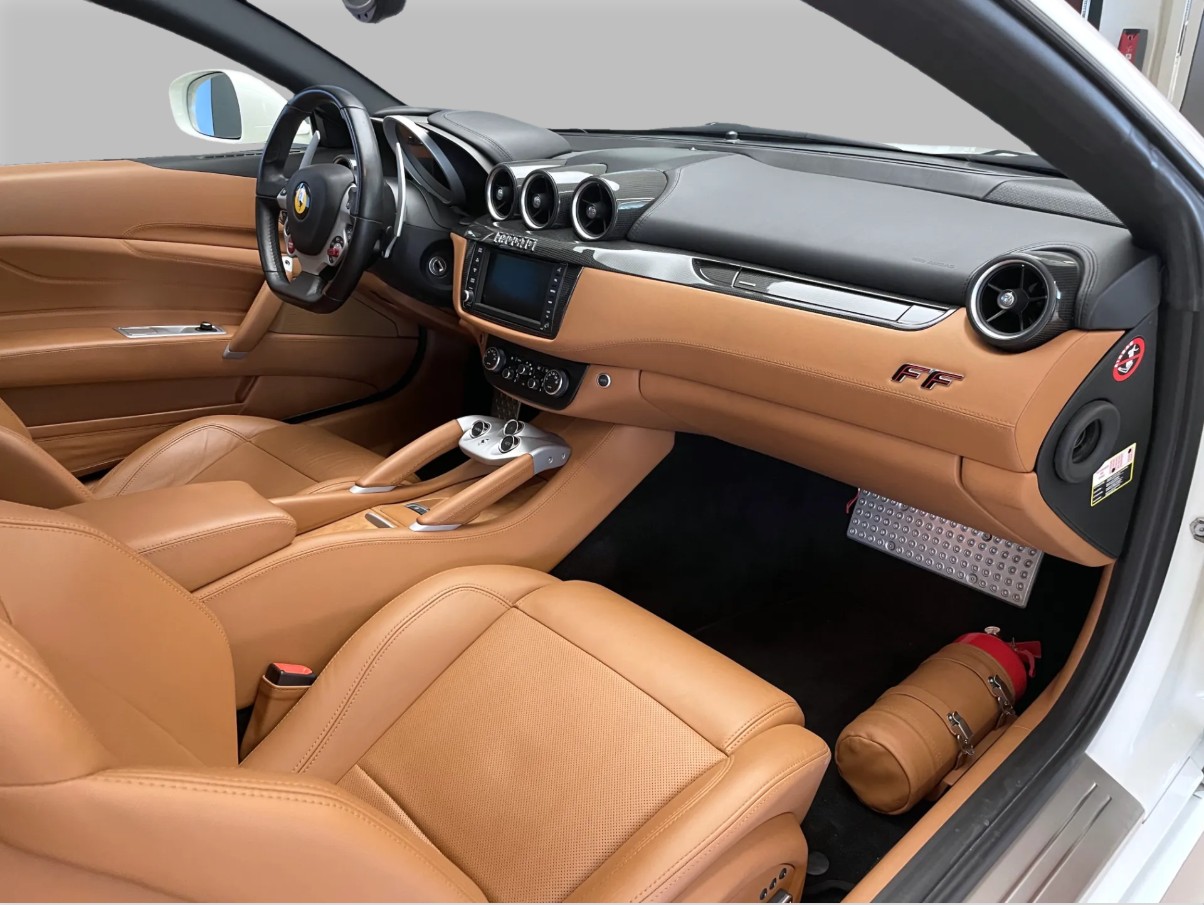 FERRARI FF-image-10