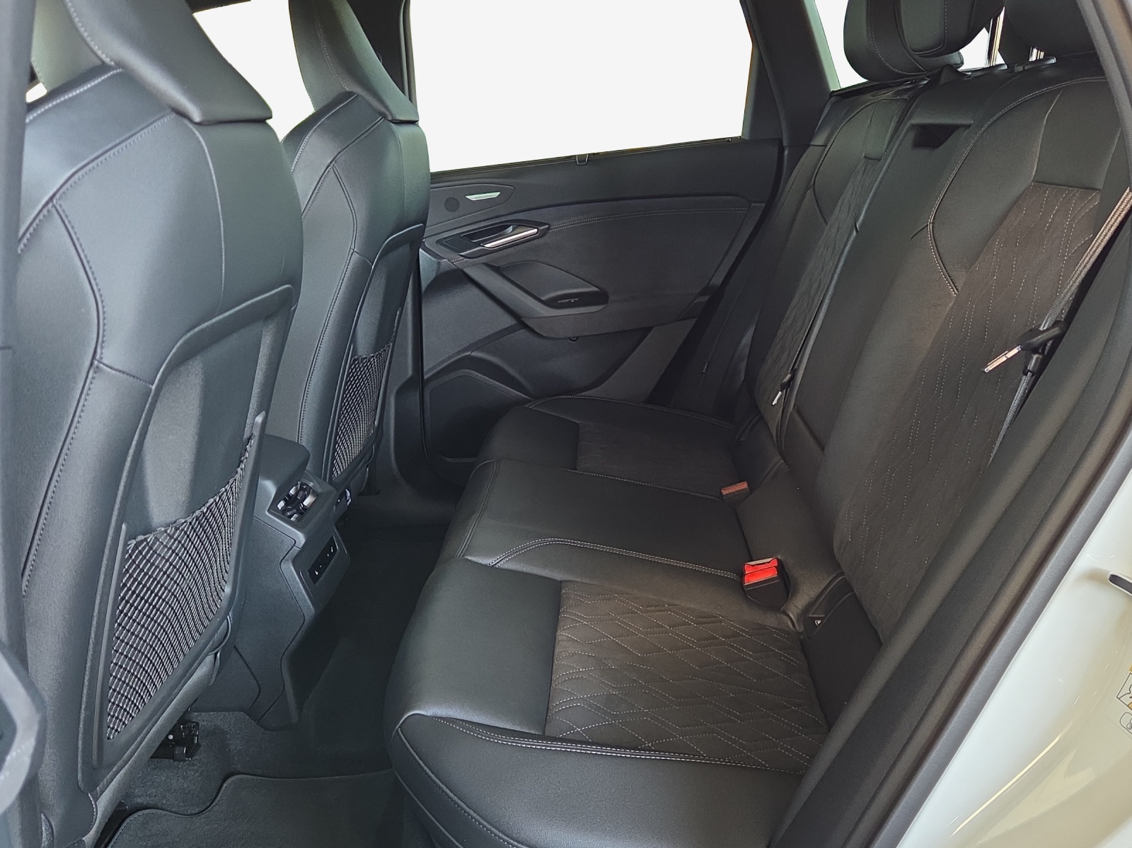 AUDI Q6 e-tron quattro-image-12