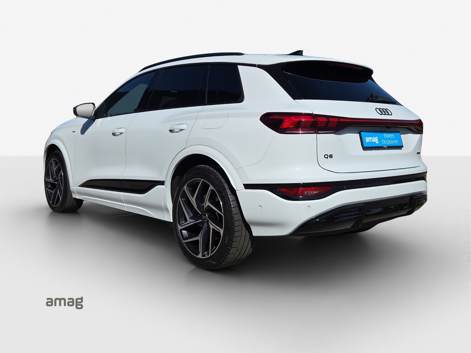 AUDI Q6 e-tron quattro-image-2