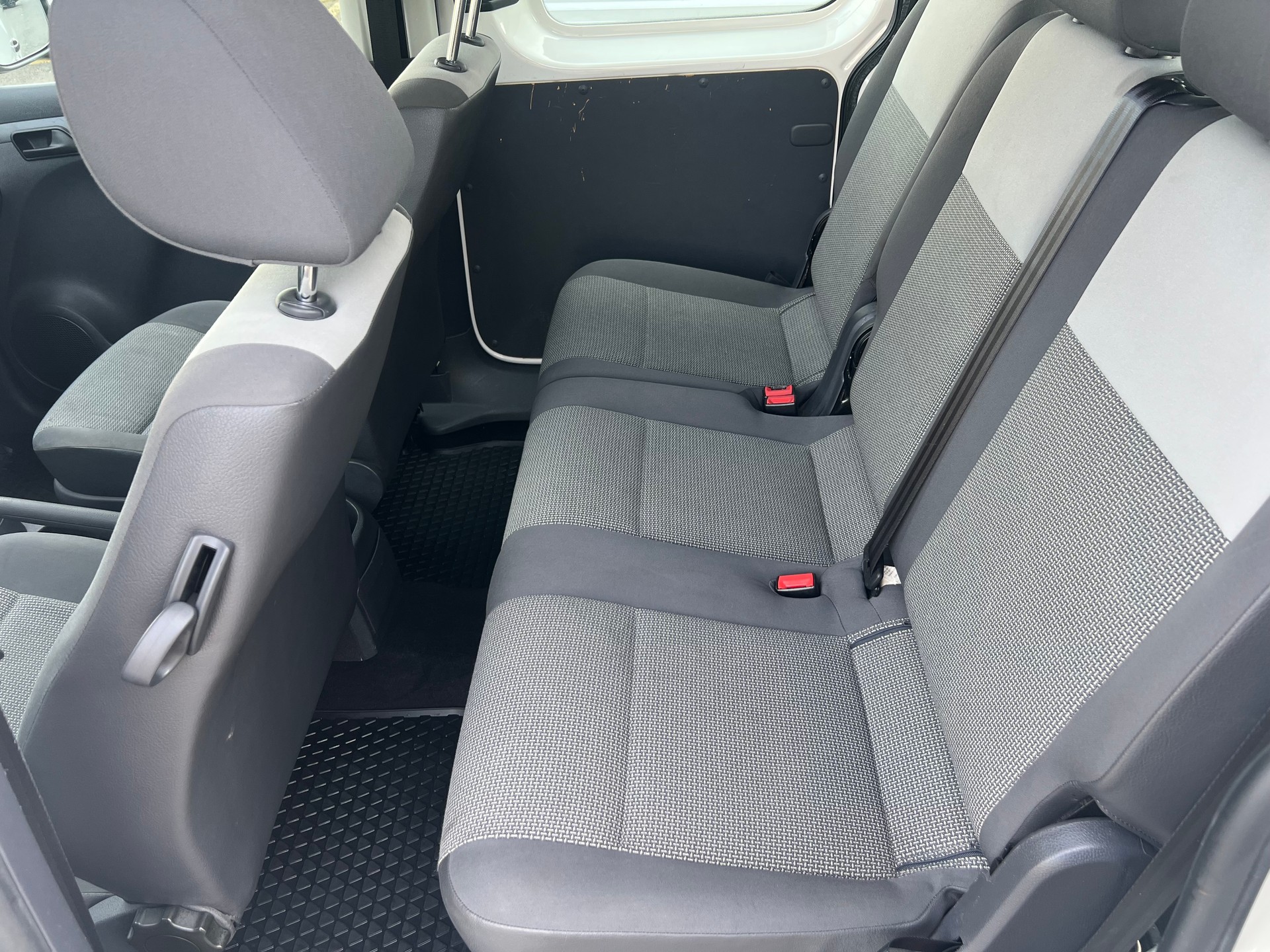 VW Caddy 2.0 TDI 4Motion-image-7