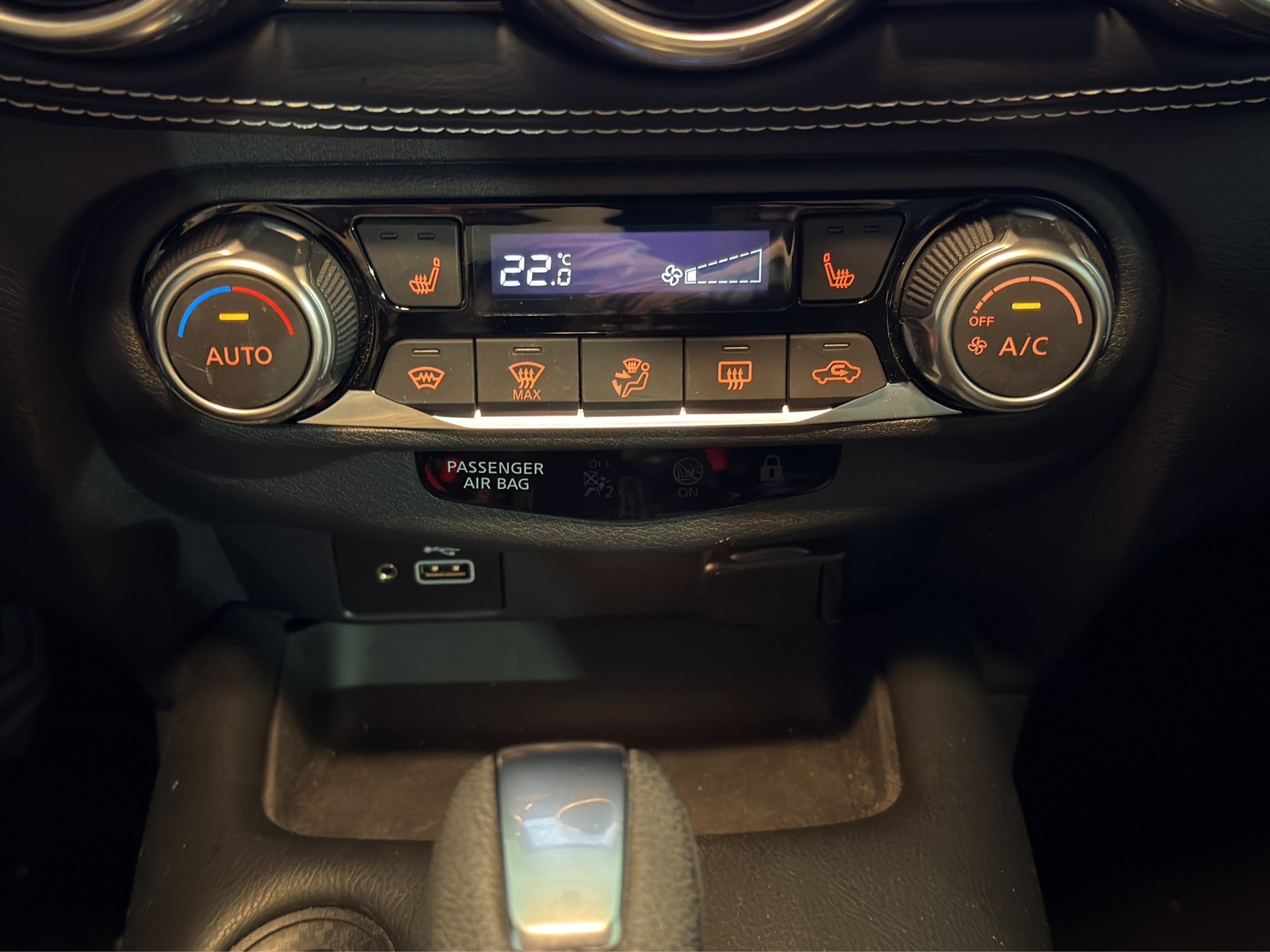 NISSAN Juke 1.0 DIG-T N-Connecta DCT-image-18