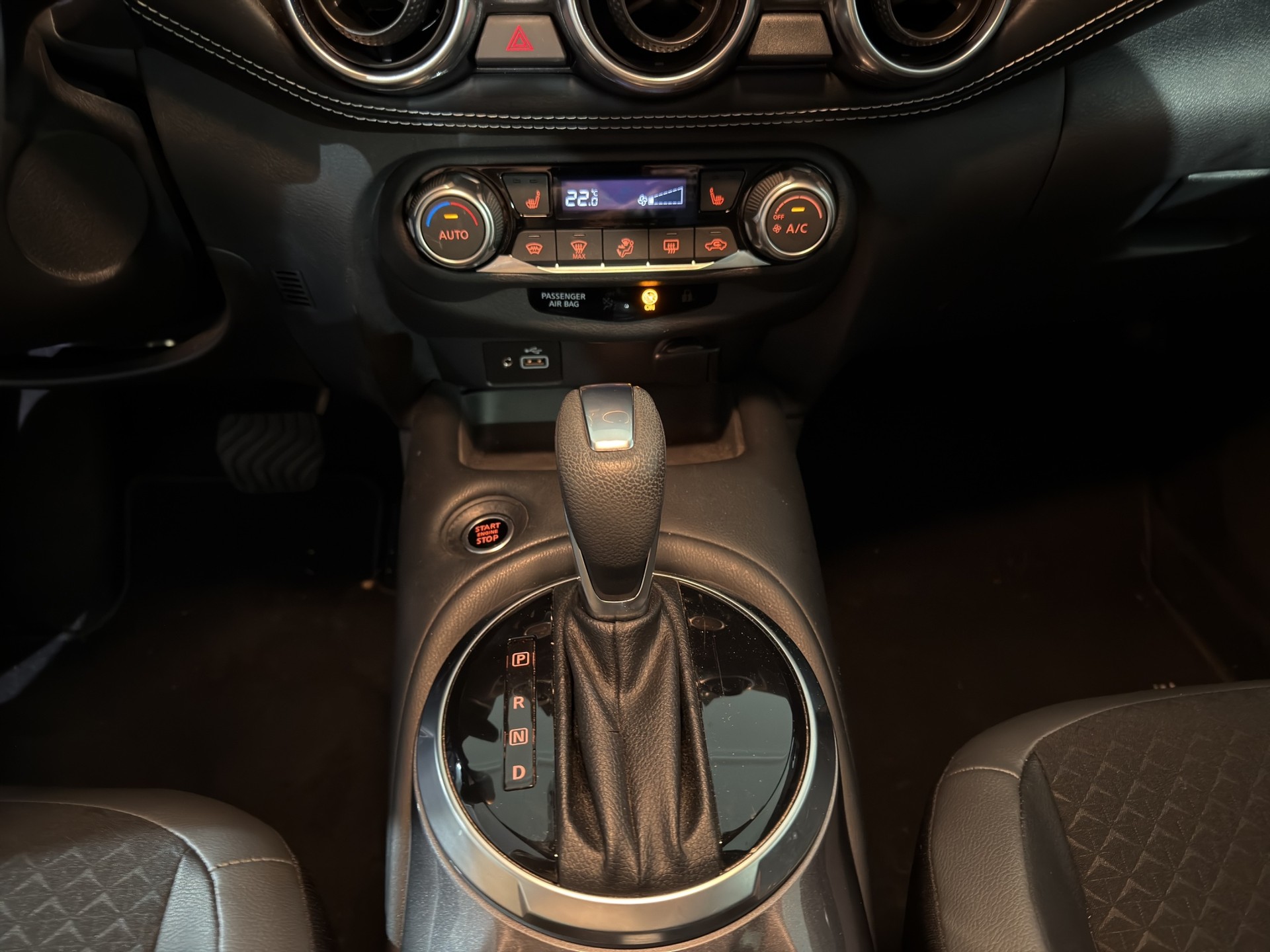 NISSAN Juke 1.0 DIG-T N-Connecta DCT-image-11