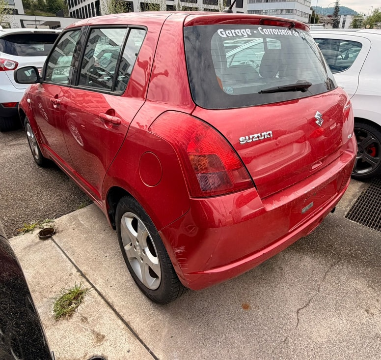 SUZUKI Swift 1.3i 16V GL 4x4-showroom-element-2