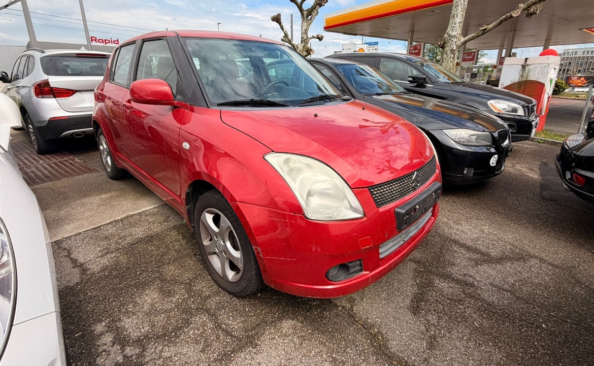 SUZUKI Swift 1.3i 16V GL 4x4-showroom-element-1