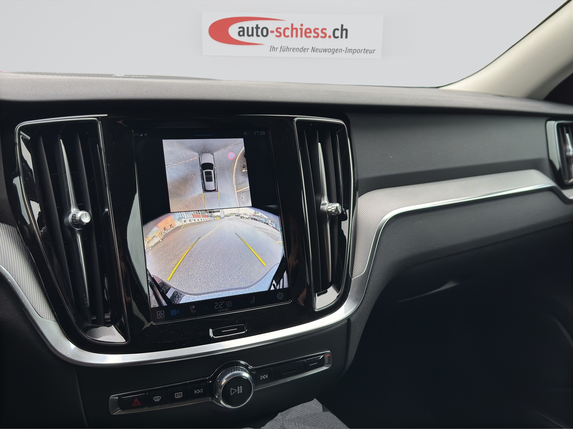 VOLVO V60 B4 Plus Dark DCT-image-13