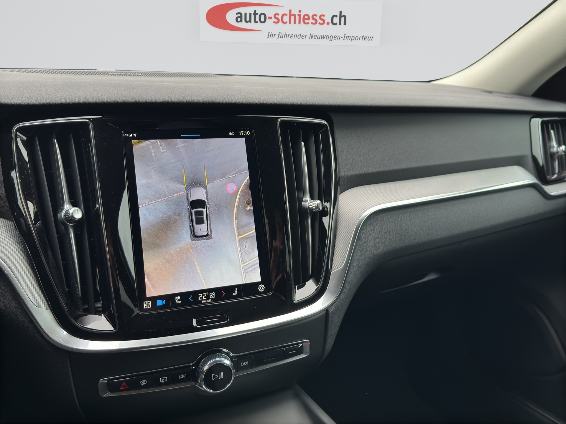 VOLVO V60 B4 Plus Dark DCT-image-14