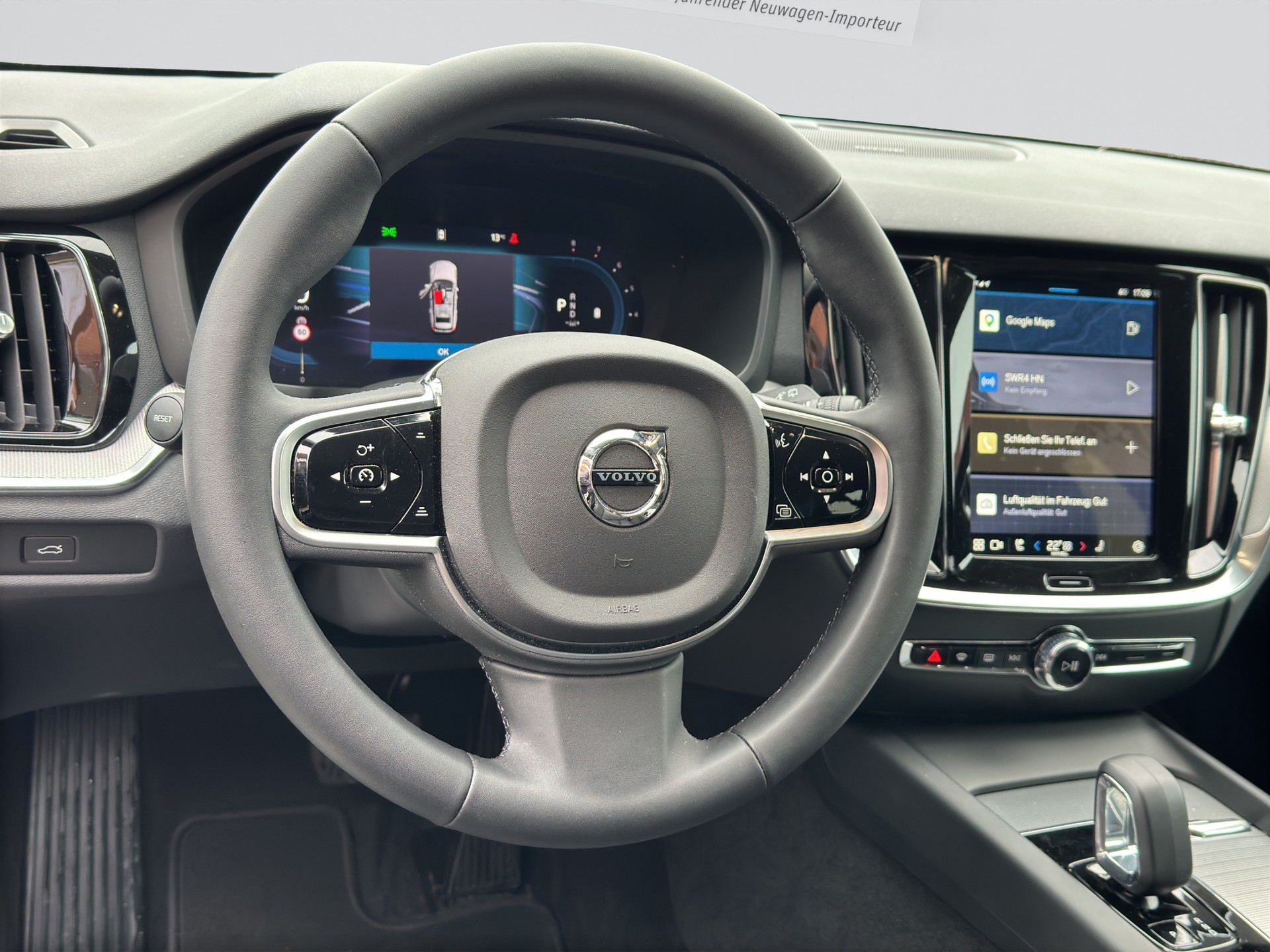 VOLVO V60 B4 Plus Dark DCT-image-10