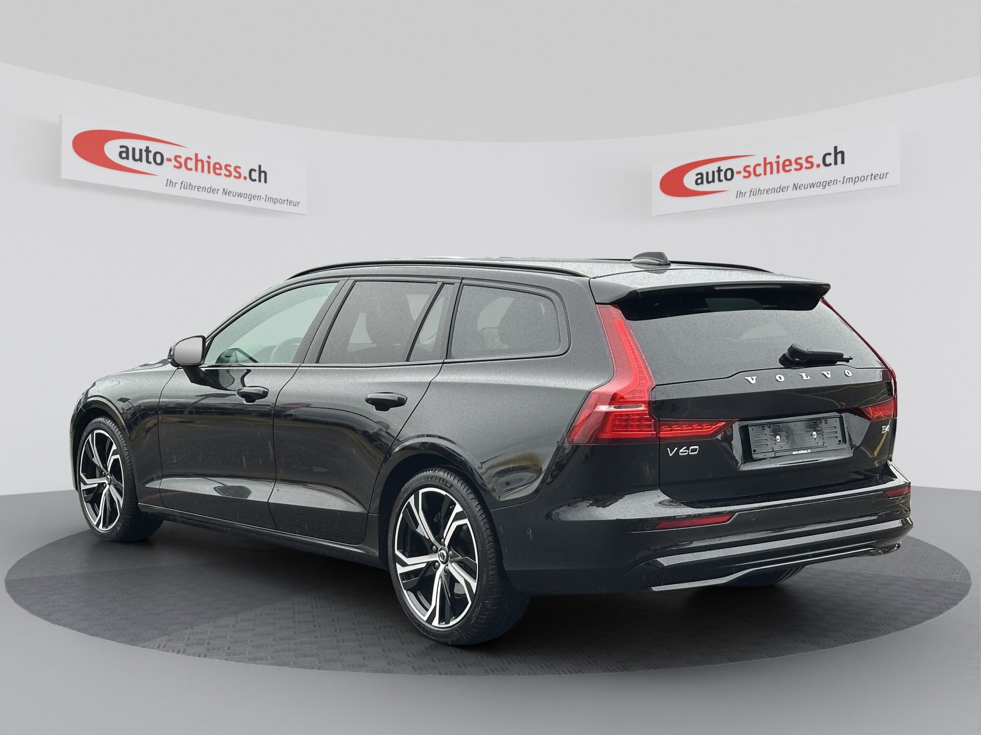 VOLVO V60 B4 Plus Dark DCT-image-2