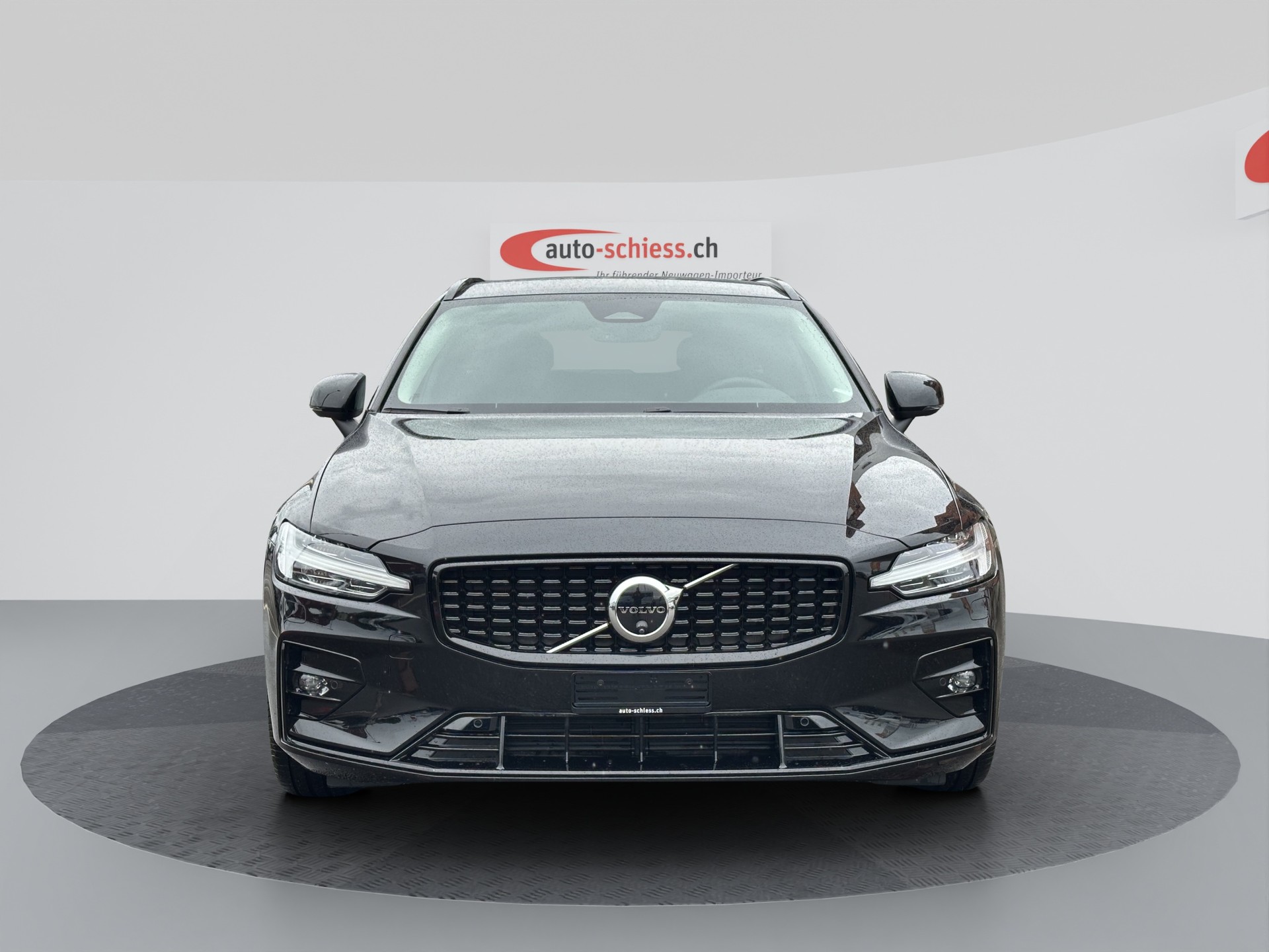 VOLVO V60 B4 Plus Dark DCT-image-1