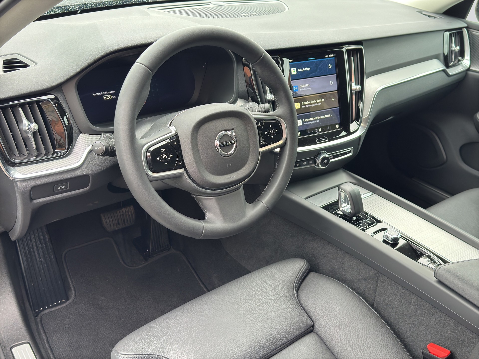 VOLVO V60 B4 Plus Dark DCT-image-6