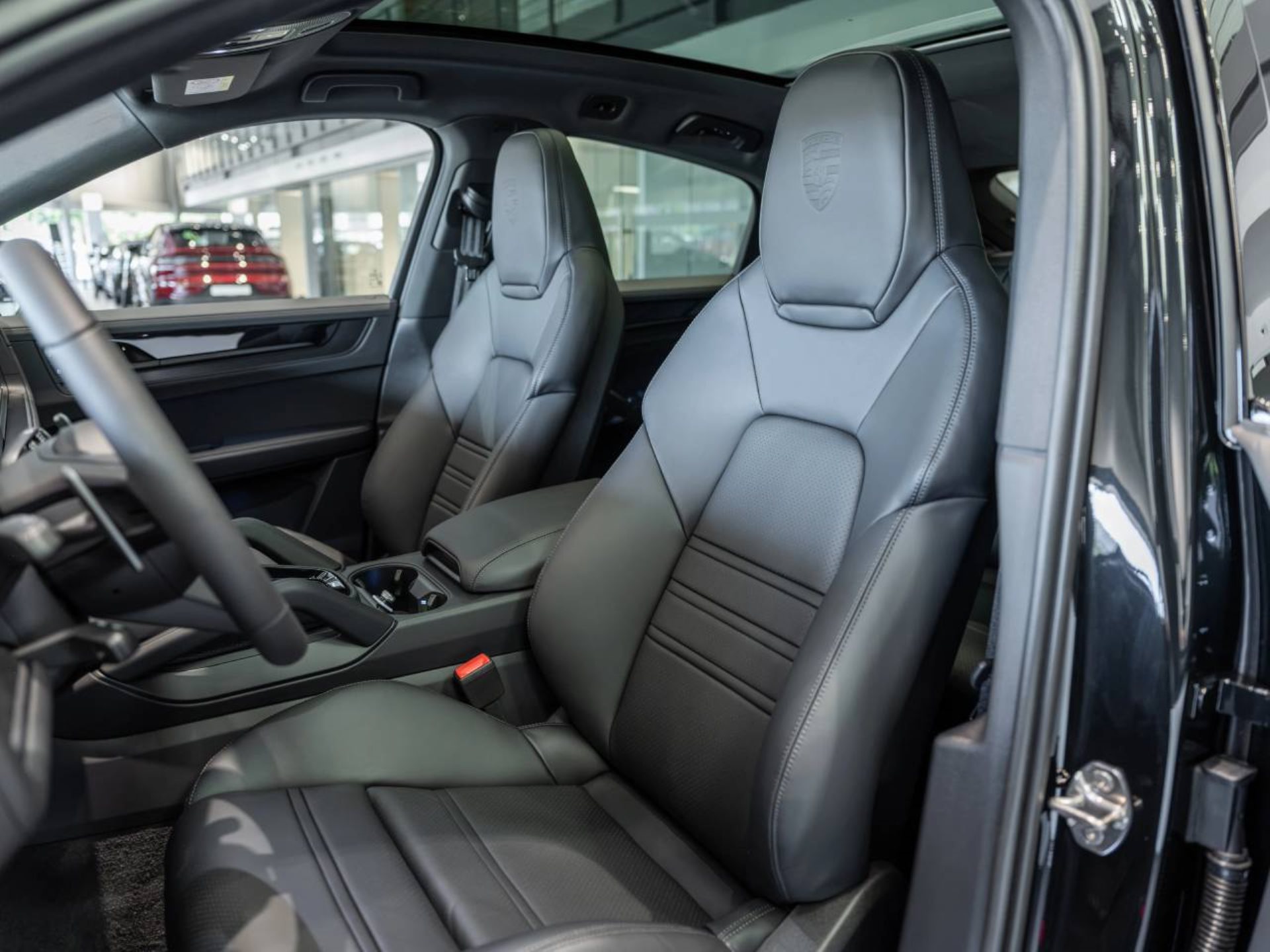 PORSCHE Cayenne E-Hybrid Coupé Black Edition-image-3