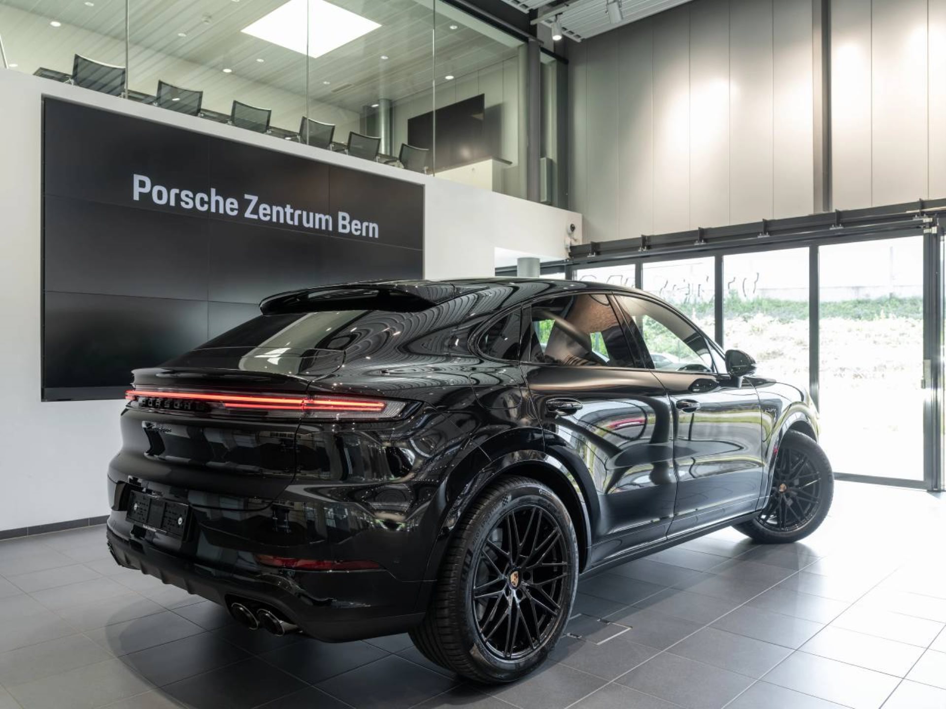 PORSCHE Cayenne E-Hybrid Coupé Black Edition-image-2