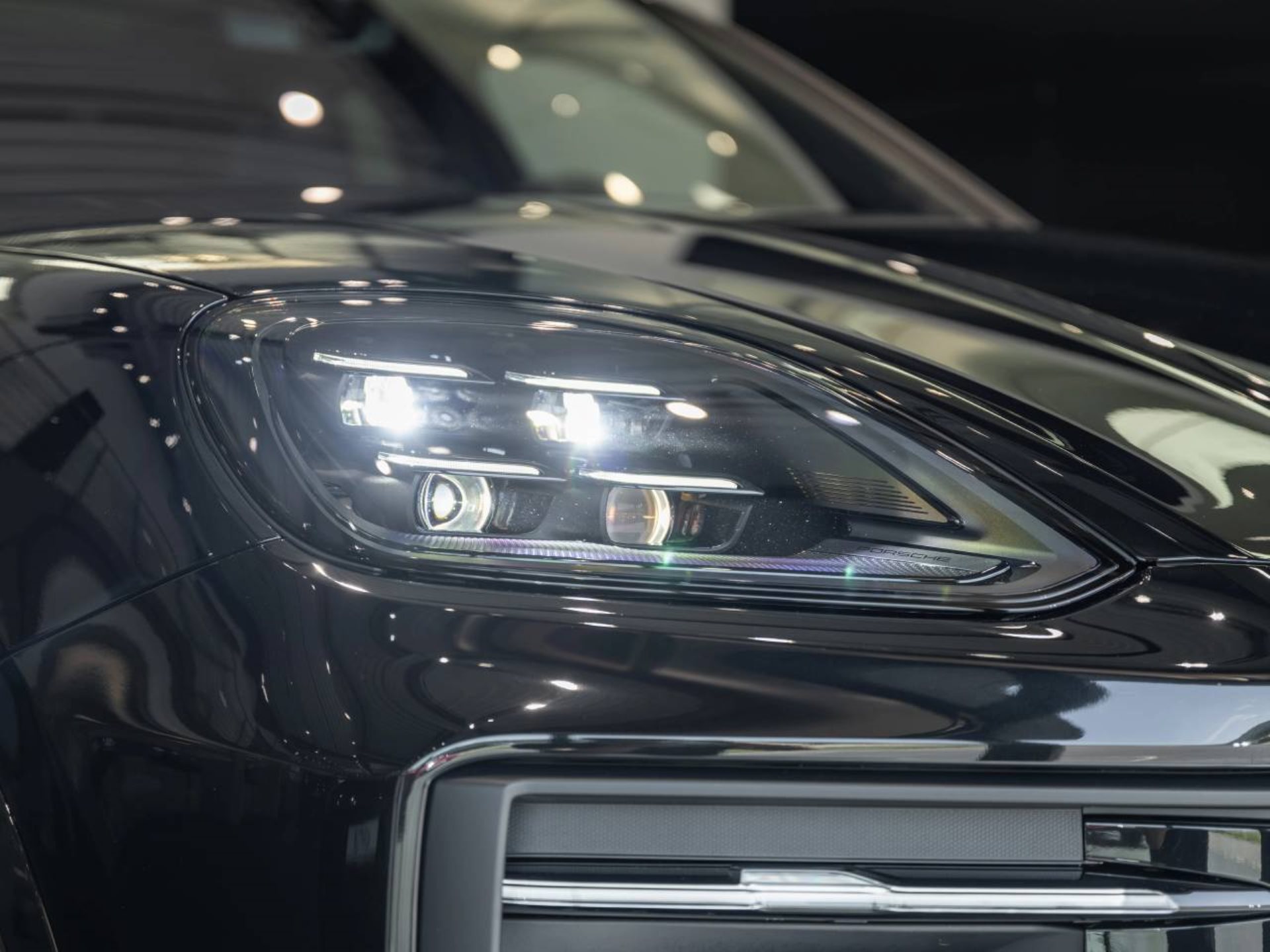 PORSCHE Cayenne E-Hybrid Coupé Black Edition-image-23