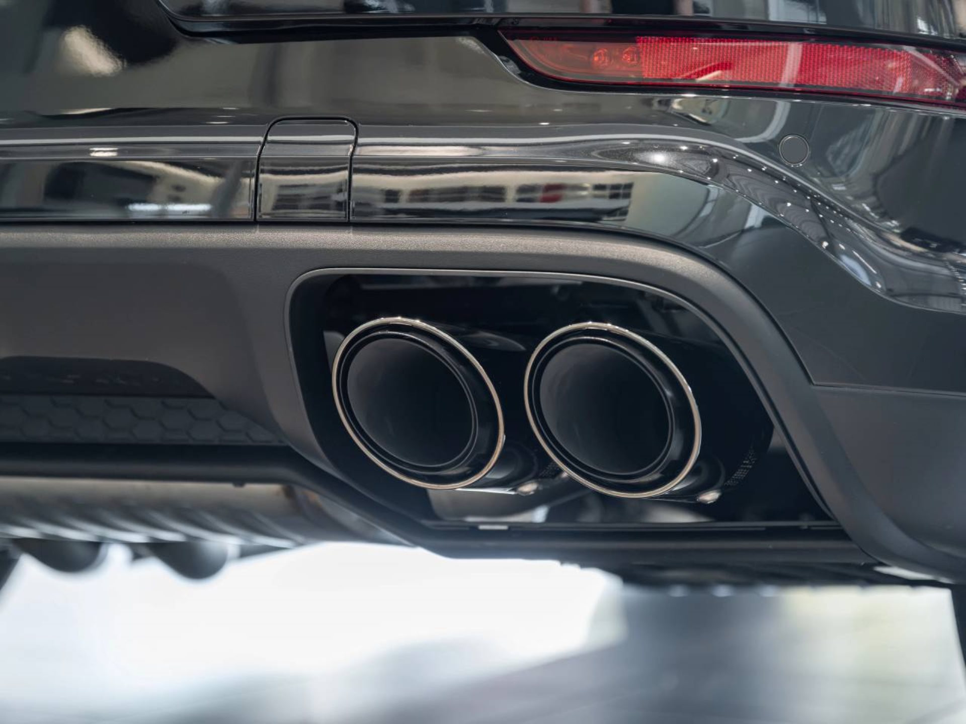 PORSCHE Cayenne E-Hybrid Coupé Black Edition-image-29