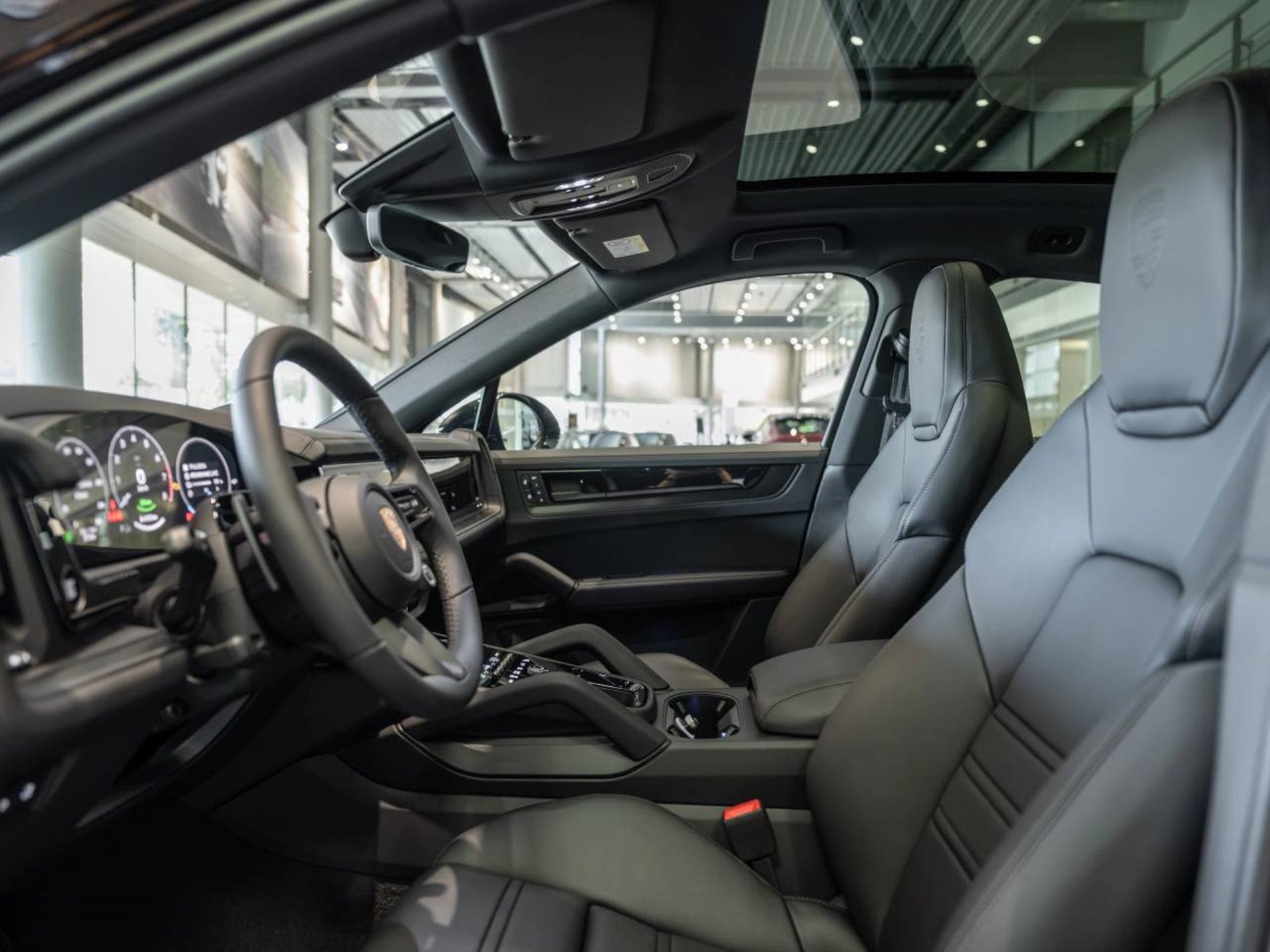 PORSCHE Cayenne E-Hybrid Coupé Black Edition-image-4