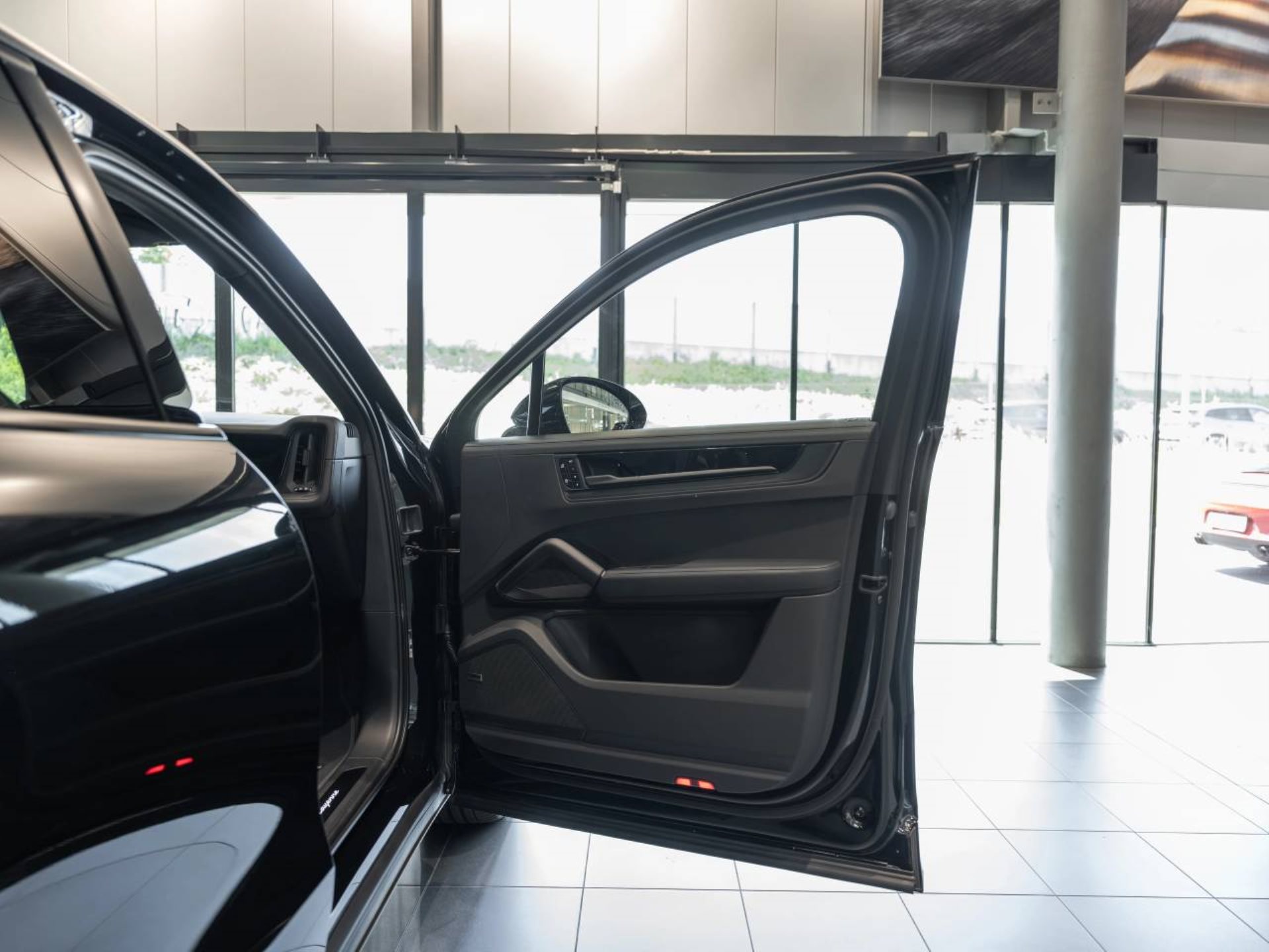 PORSCHE Cayenne E-Hybrid Coupé Black Edition-image-21