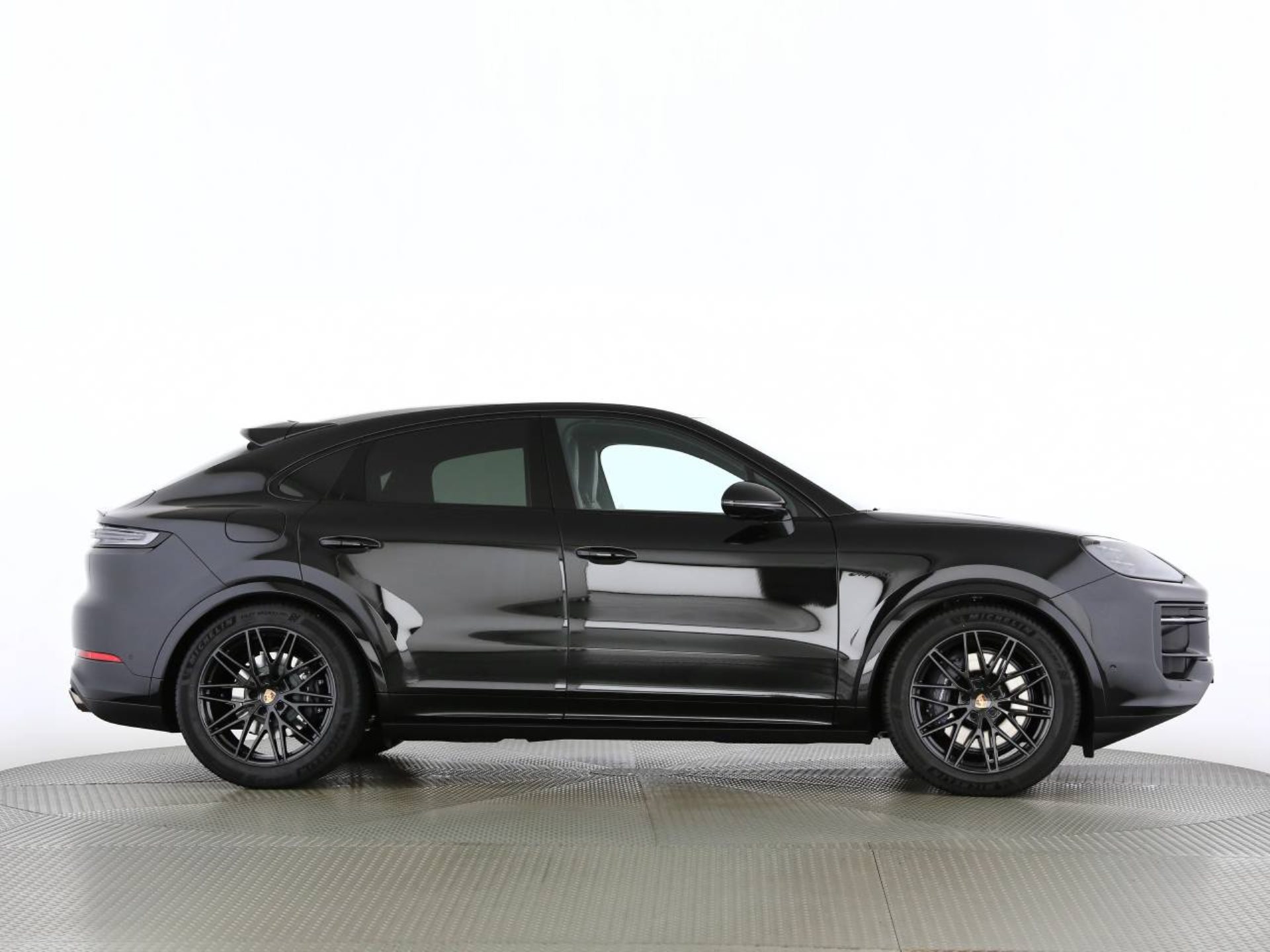 PORSCHE Cayenne E-Hybrid Coupé Black Edition-showroom-element-1