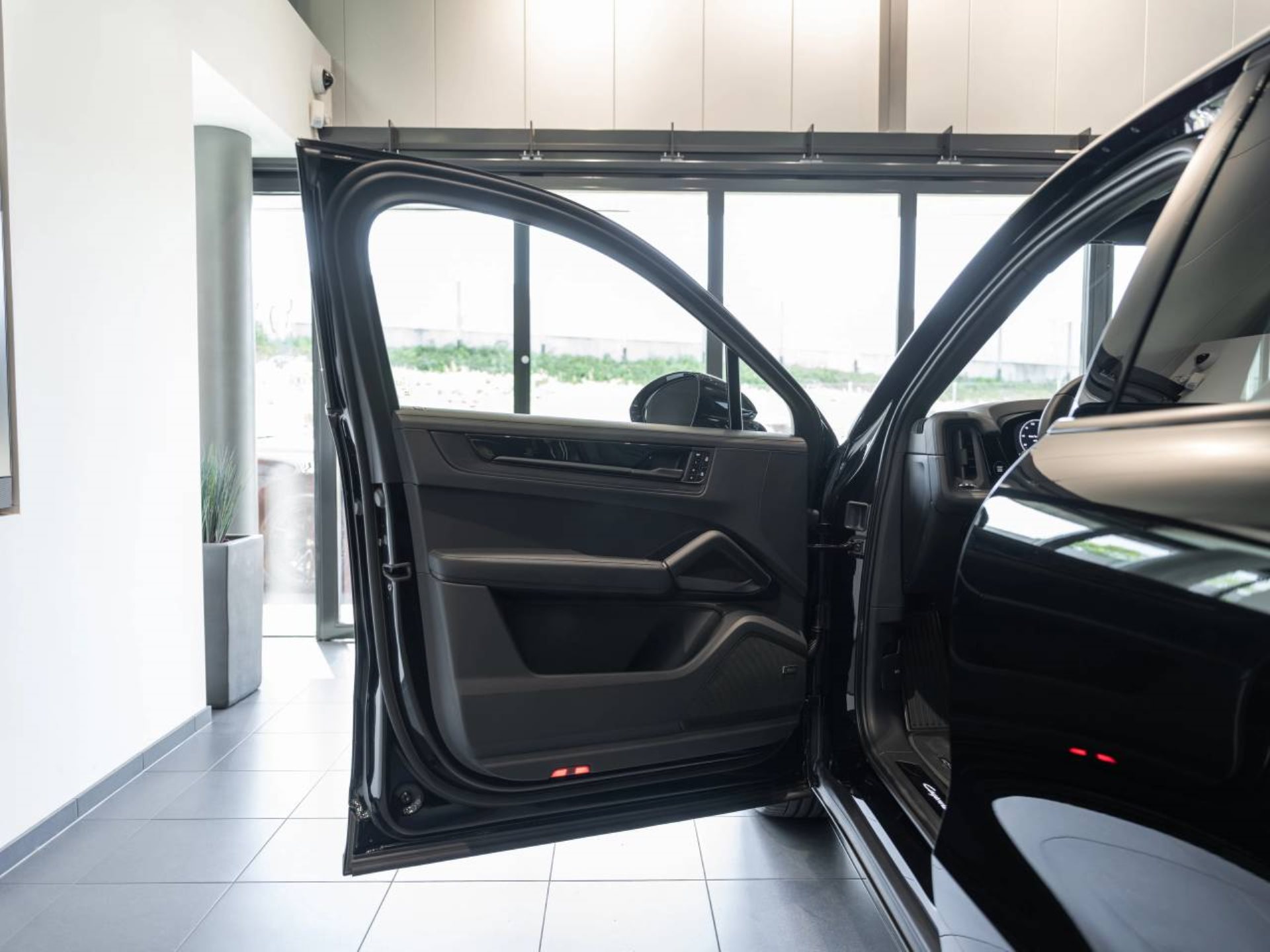 PORSCHE Cayenne E-Hybrid Coupé Black Edition-image-19