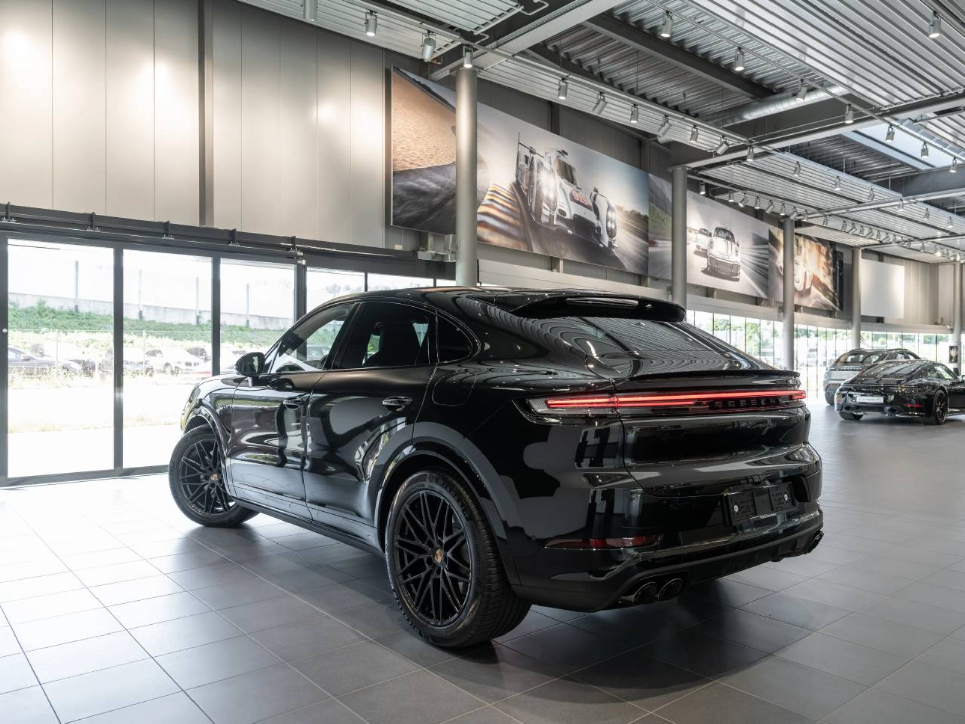 PORSCHE Cayenne E-Hybrid Coupé Black Edition-image-6